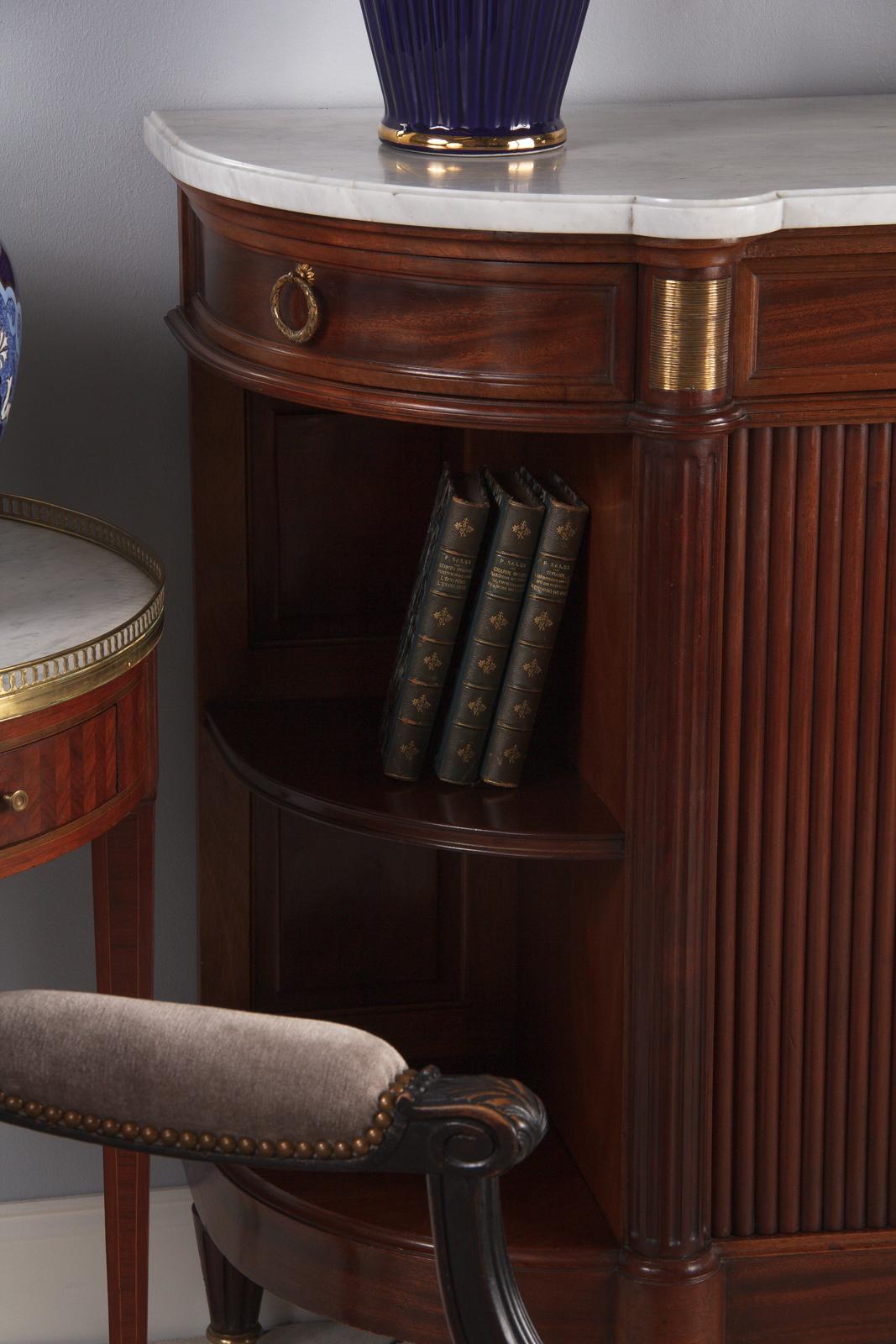 Französisches Mahagoni-Sideboard im Louis-XVI-Stil mit Marmorplatte:: Anfang 1900 7