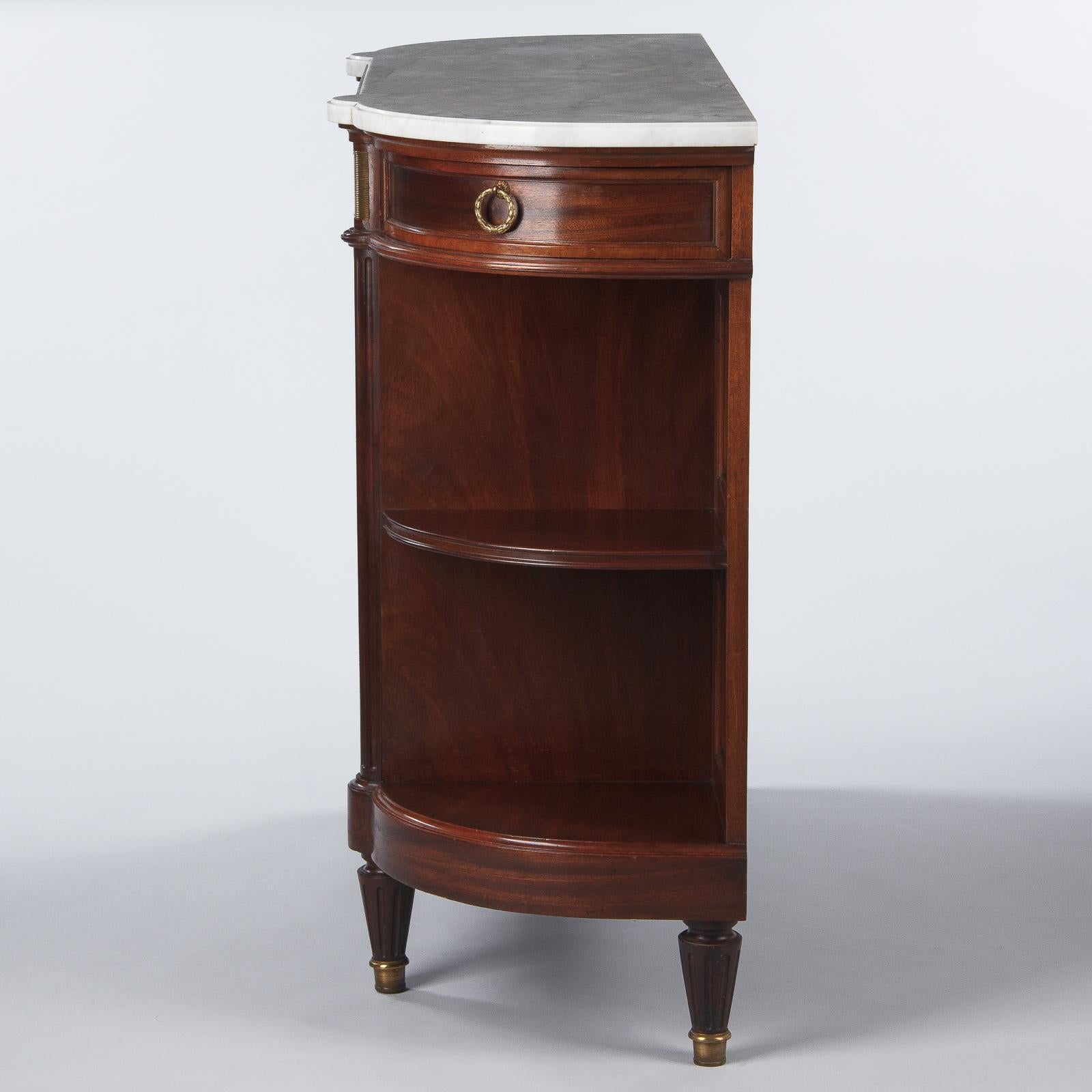 Französisches Mahagoni-Sideboard im Louis-XVI-Stil mit Marmorplatte:: Anfang 1900 8