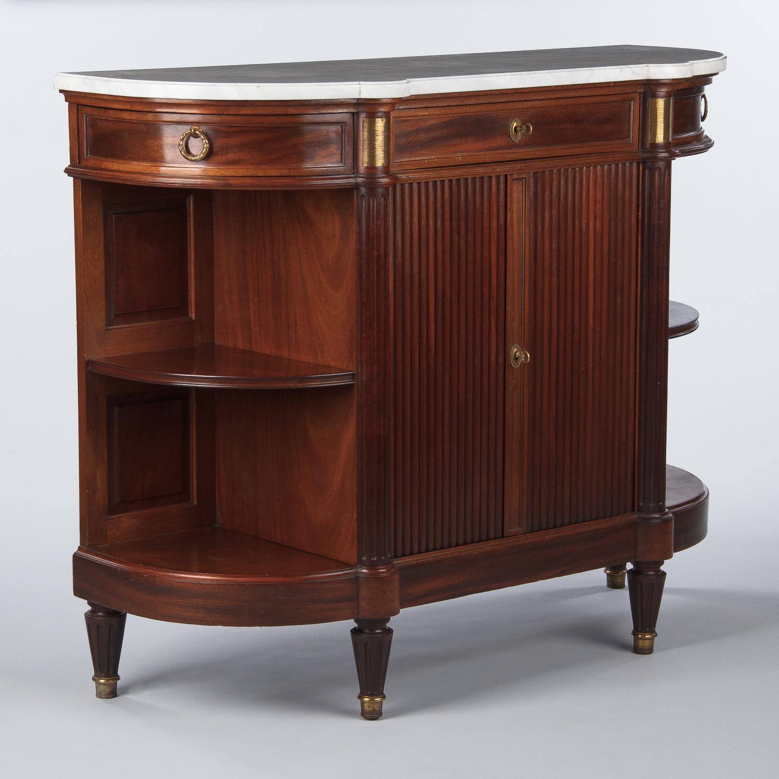 Französisches Mahagoni-Sideboard im Louis-XVI-Stil mit Marmorplatte:: Anfang 1900 (Louis XVI.)