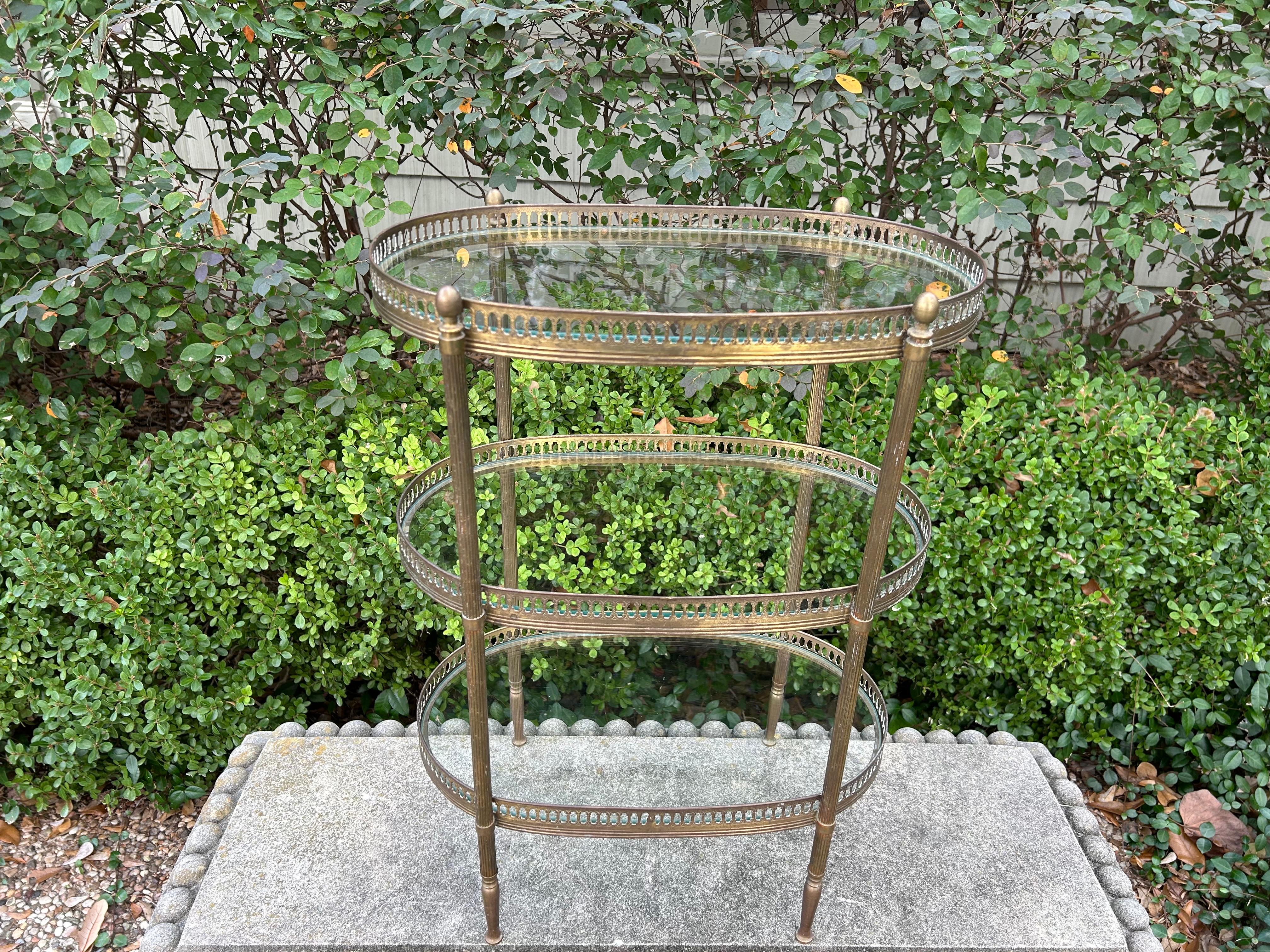 Laiton Table d'inspiration Maison Bauges de style Louis XVI en vente