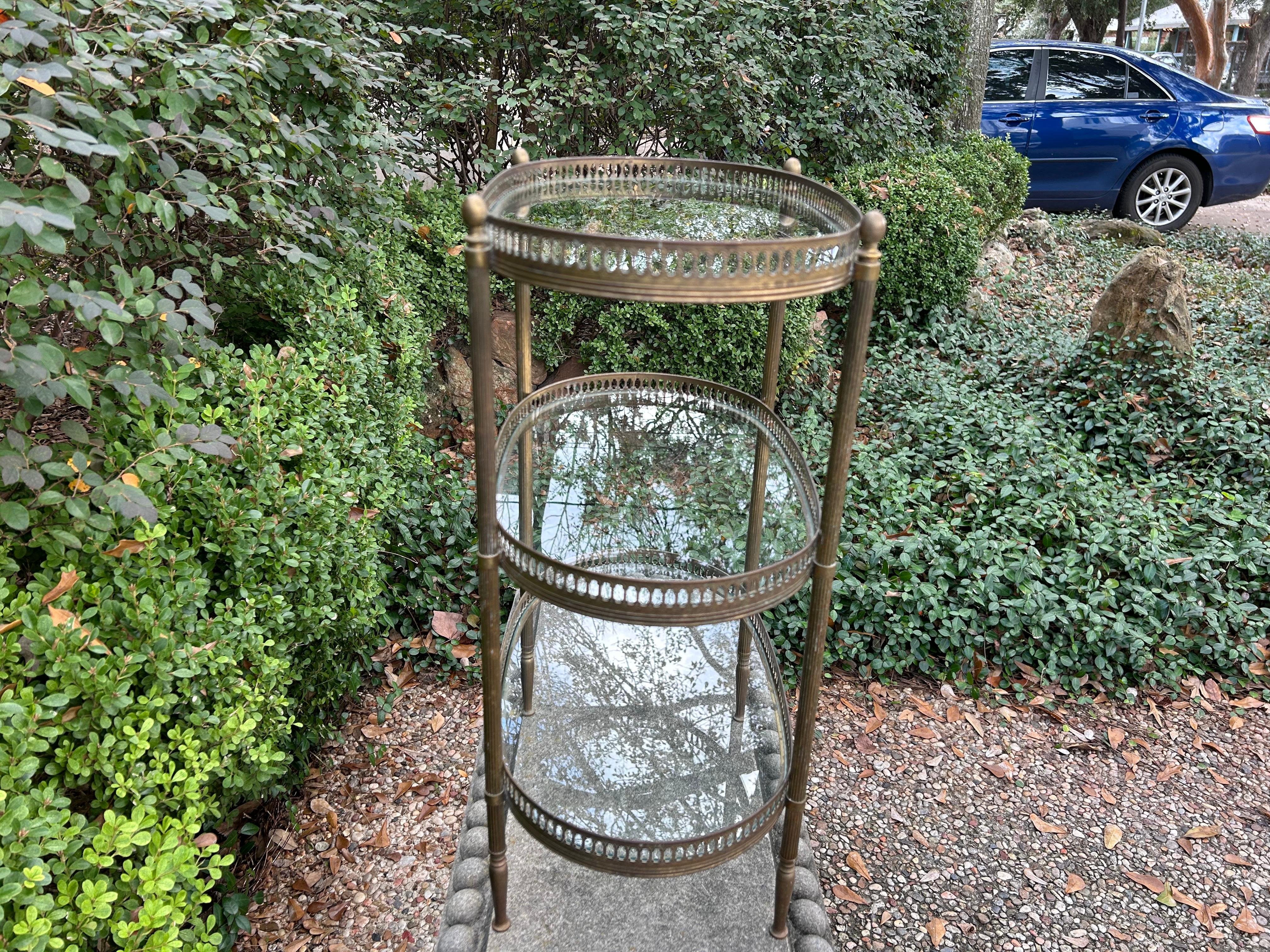 Table d'inspiration Maison Bauges de style Louis XVI en vente 3