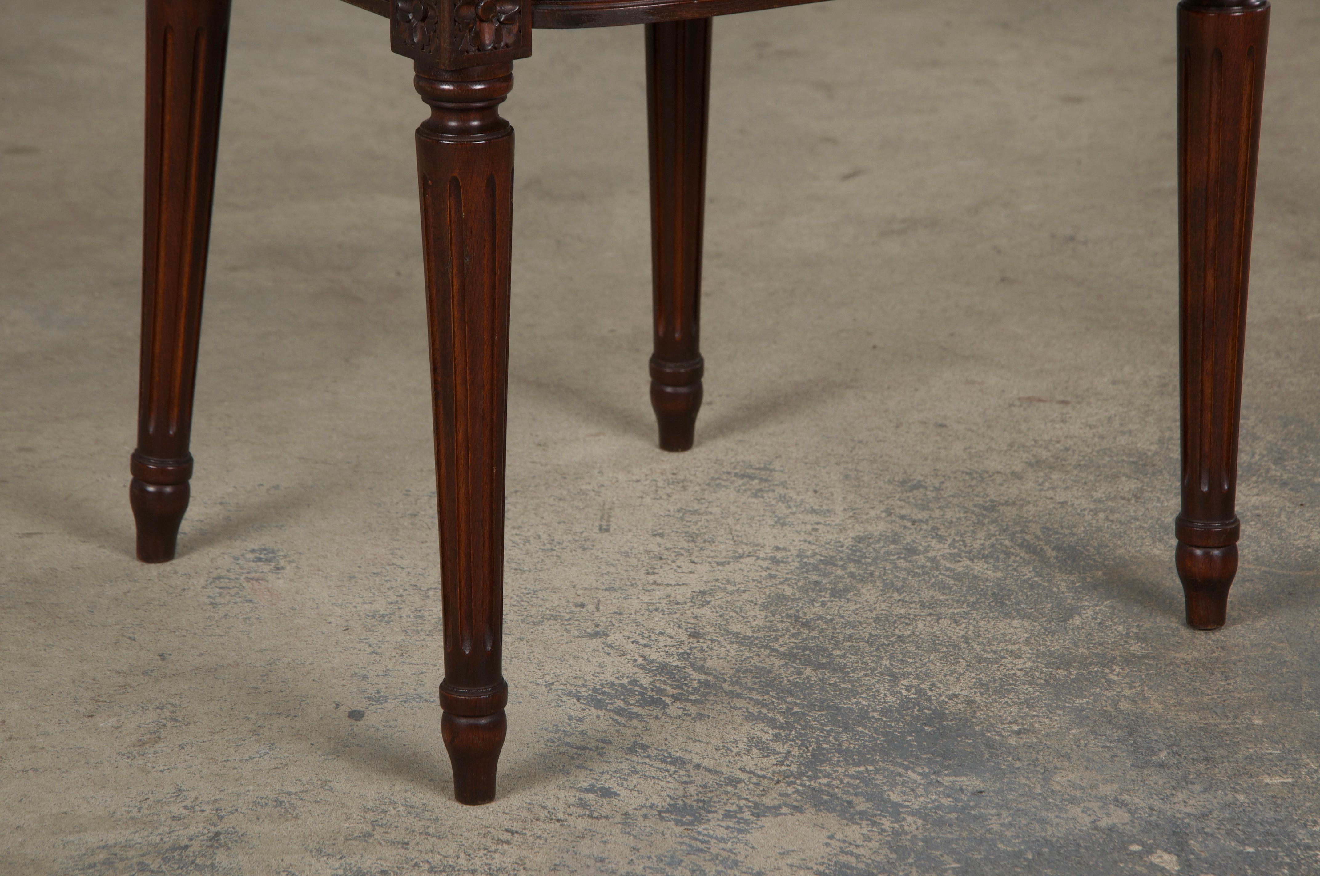 Sillas de Comedor Francesas de Arce Estilo Luis XVI con Mohair Verde - Set de 6 en venta 7