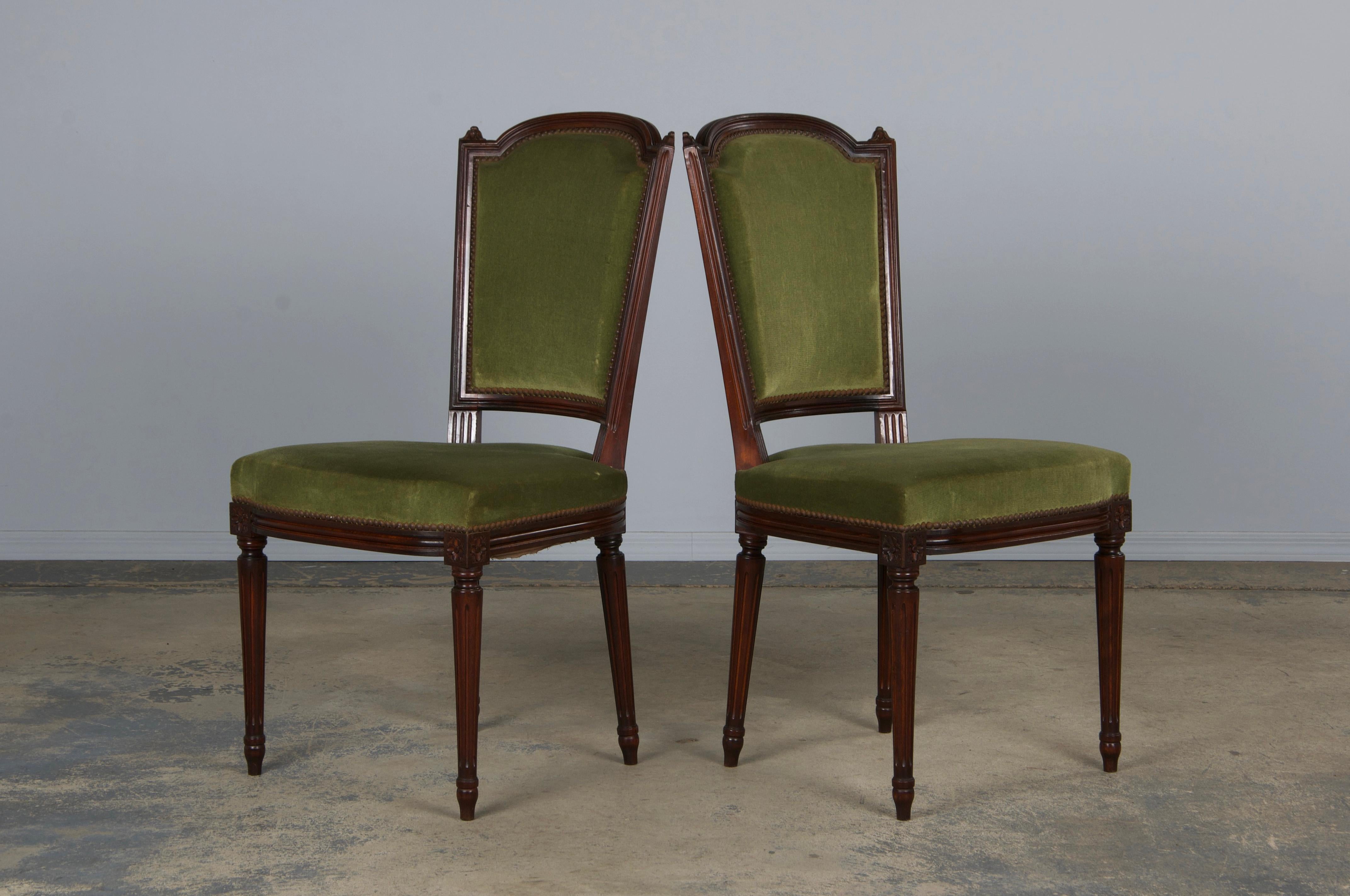 Sillas de Comedor Francesas de Arce Estilo Luis XVI con Mohair Verde - Set de 6 en venta 9