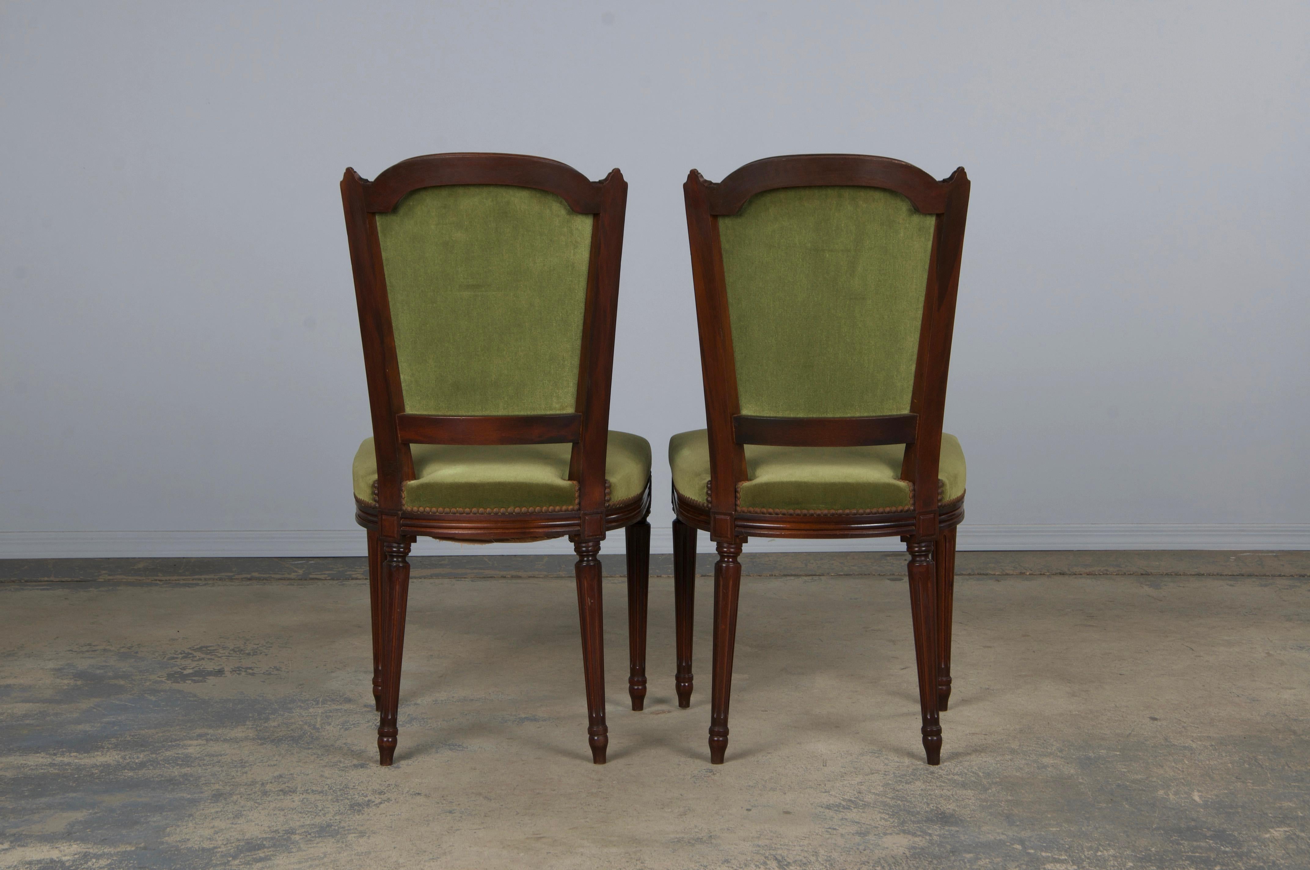 Sillas de Comedor Francesas de Arce Estilo Luis XVI con Mohair Verde - Set de 6 en venta 13