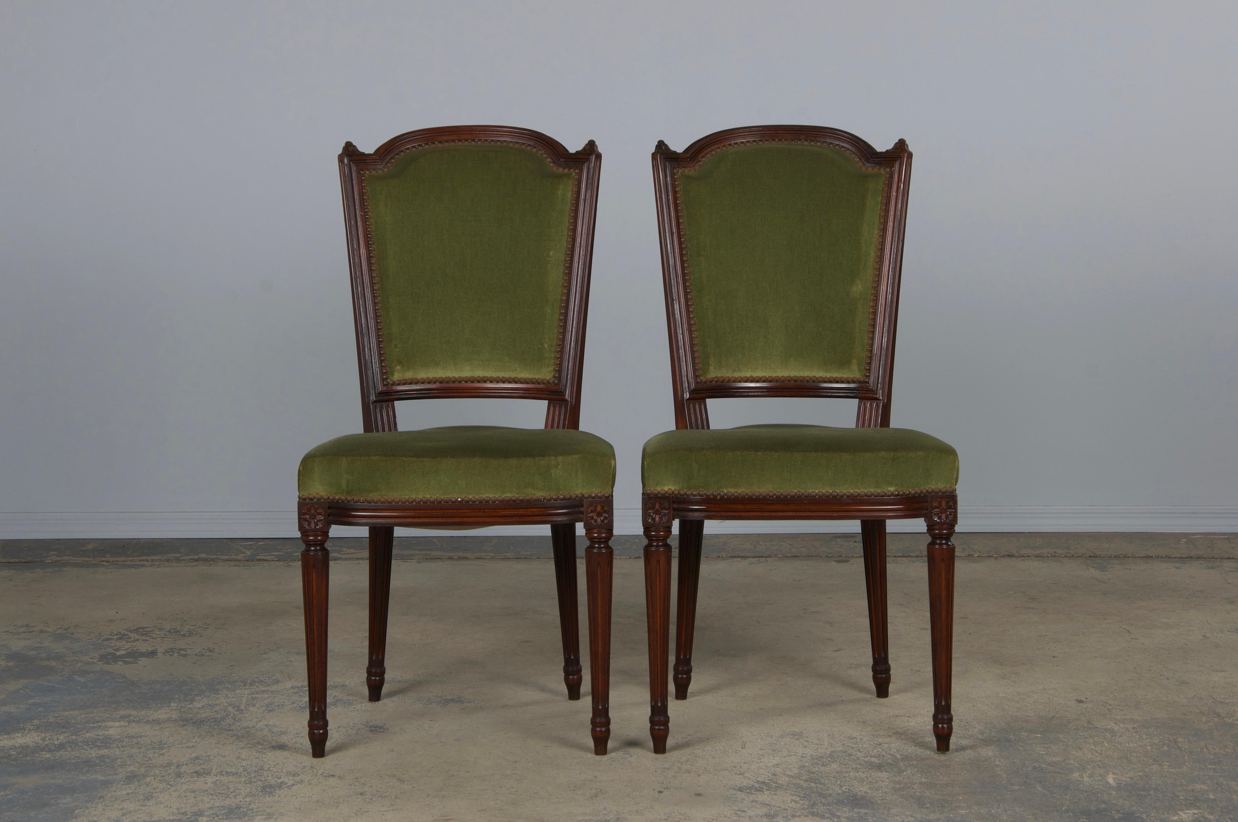 Sillas de Comedor Francesas de Arce Estilo Luis XVI con Mohair Verde - Set de 6 en Bueno estado para la venta en Astoria, NY