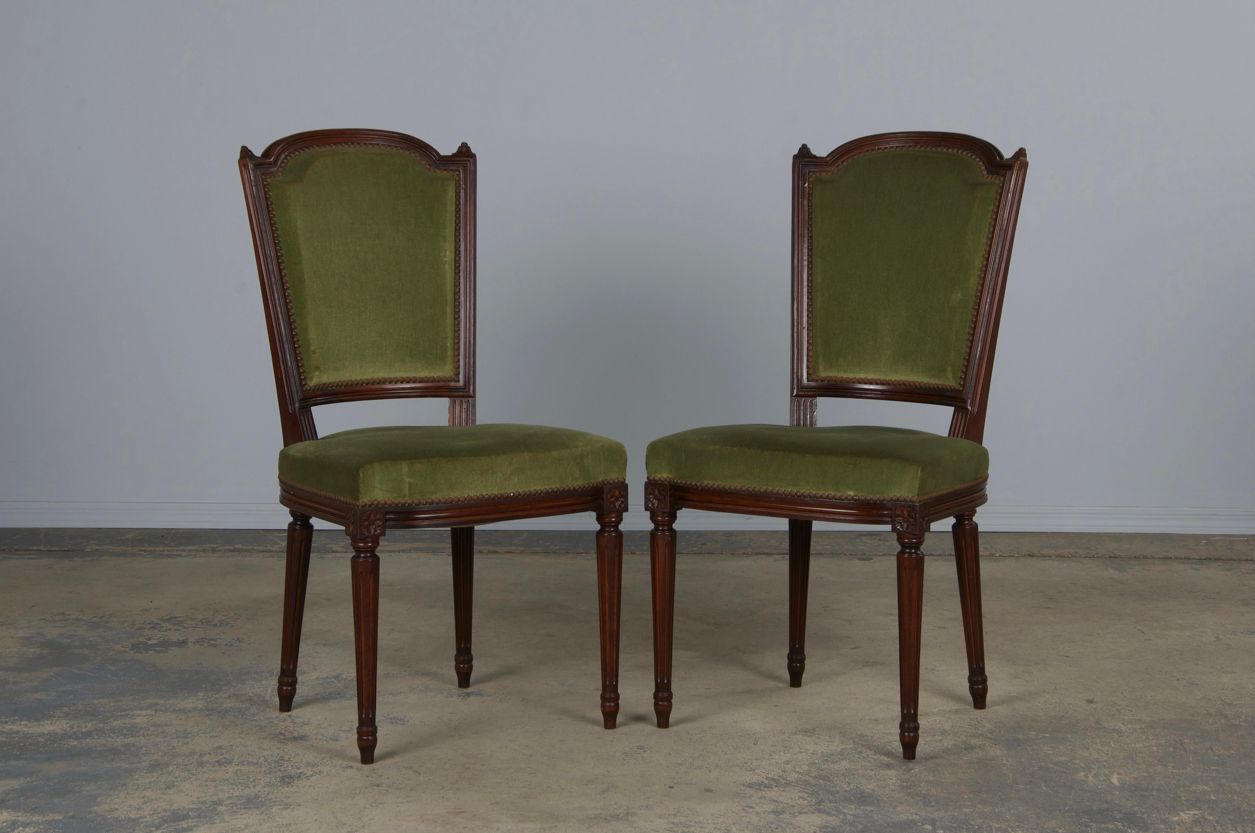 Sillas de Comedor Francesas de Arce Estilo Luis XVI con Mohair Verde - Set de 6 siglo XX en venta