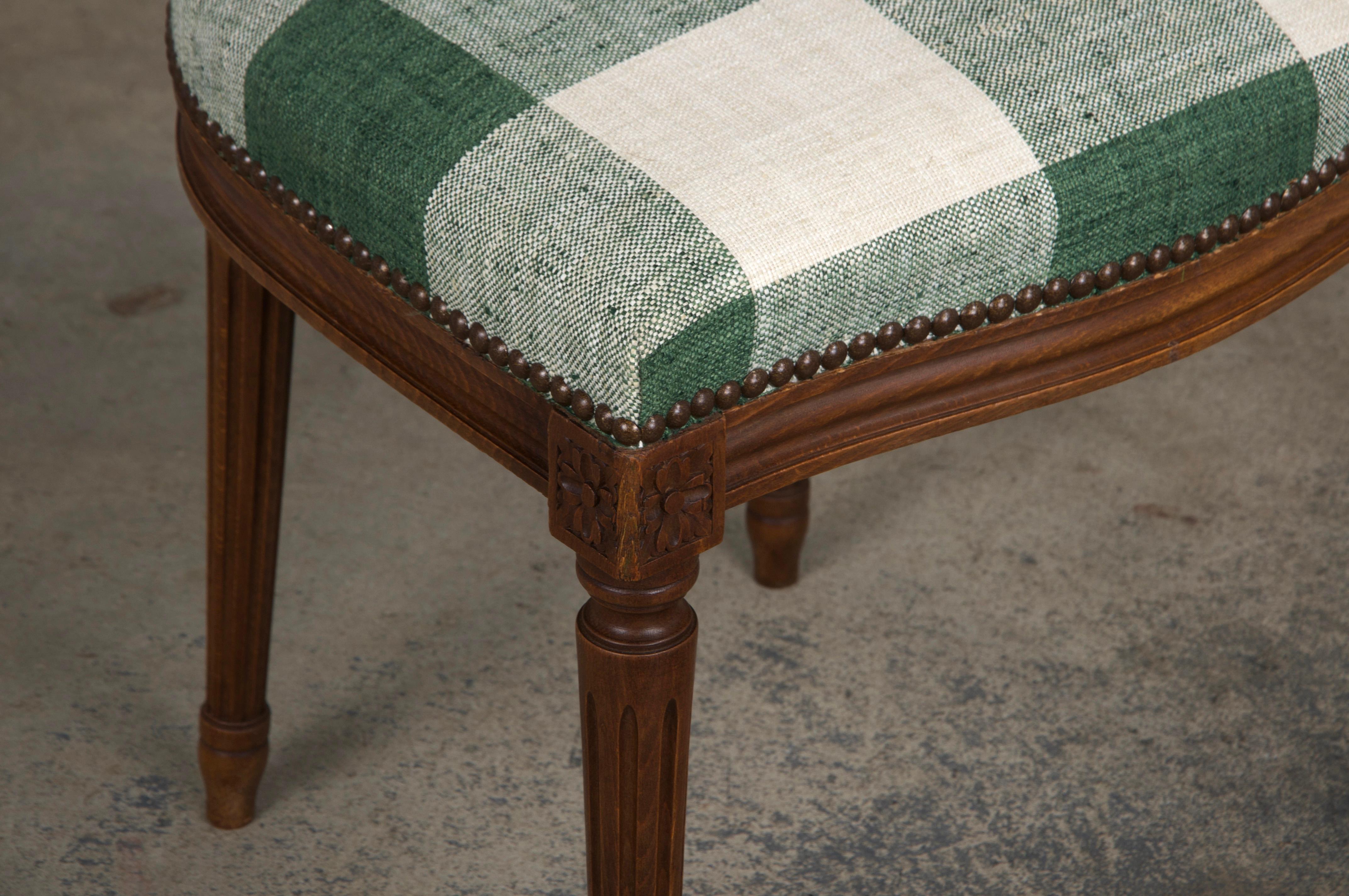 Sedie da pranzo francesi in stile Luigi XVI in acero con tessuto verde a quadri - Set di 6 in vendita 4
