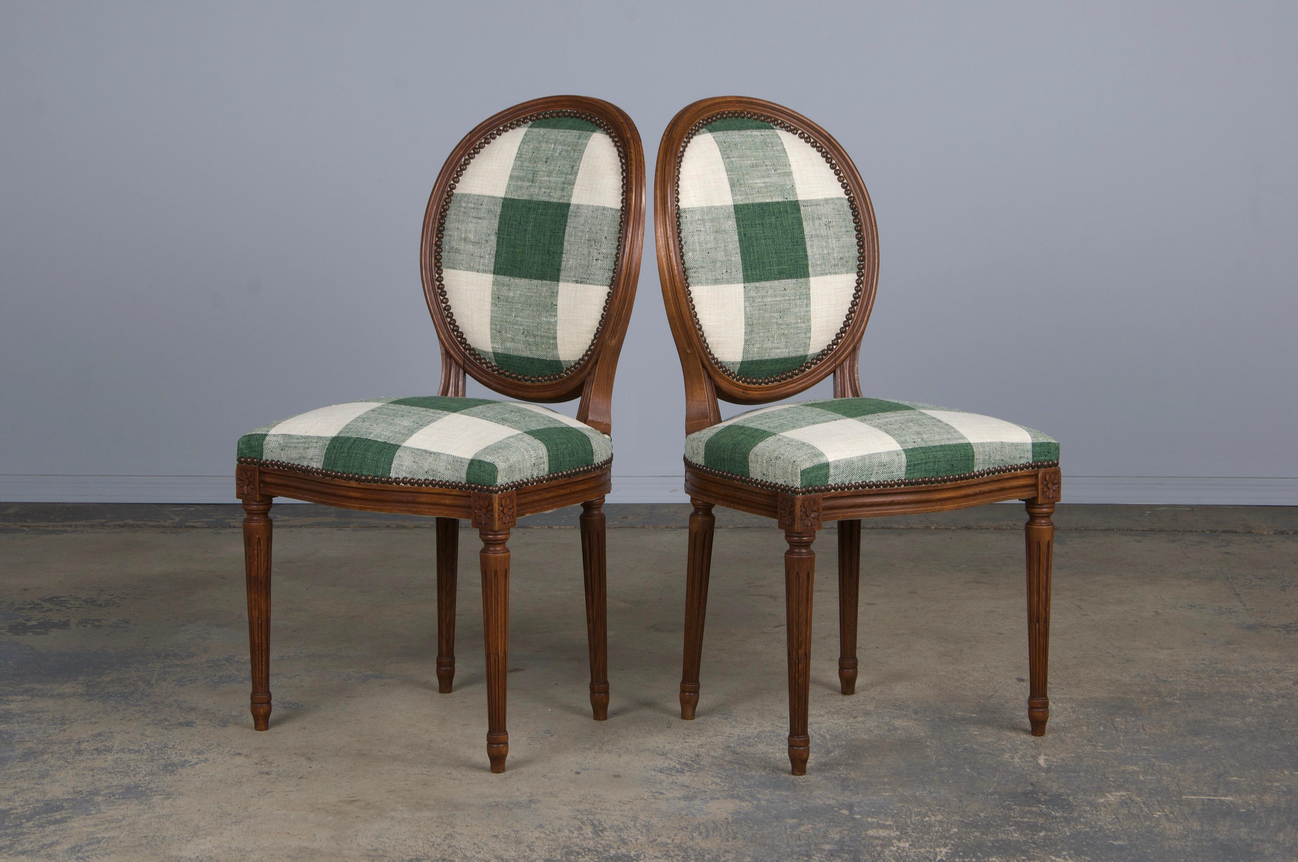 Sedie da pranzo francesi in stile Luigi XVI in acero con tessuto verde a quadri - Set di 6 in vendita 7