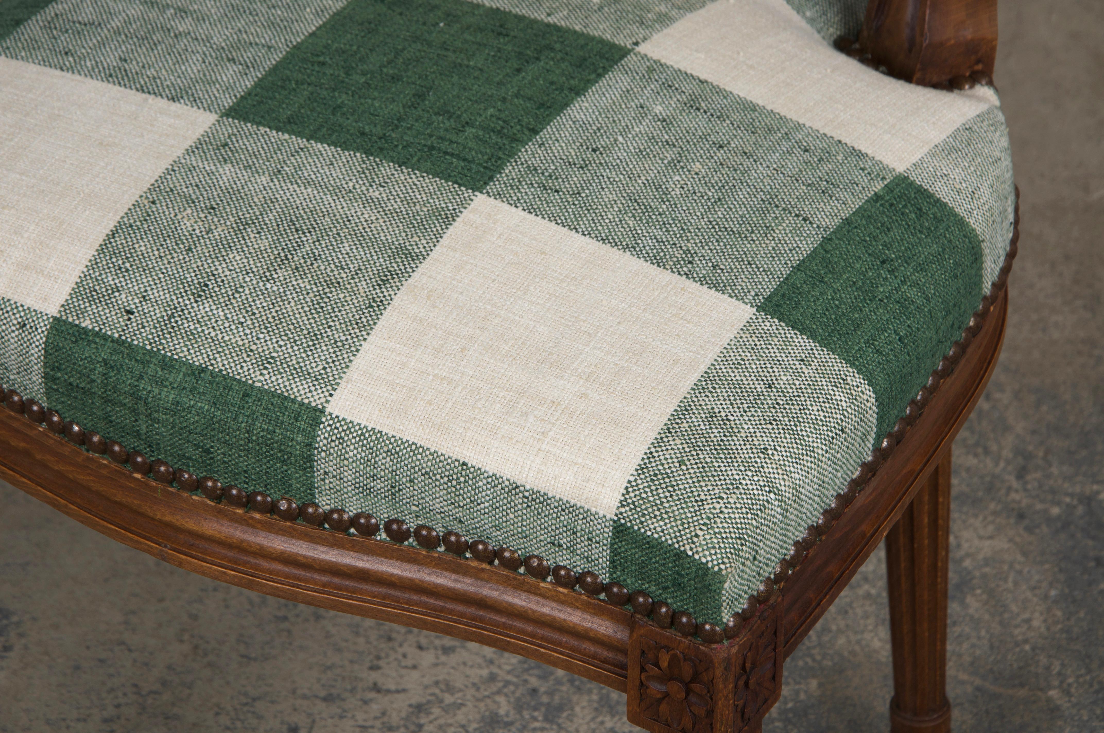 Sedie da pranzo francesi in stile Luigi XVI in acero con tessuto verde a quadri - Set di 6 in vendita 11