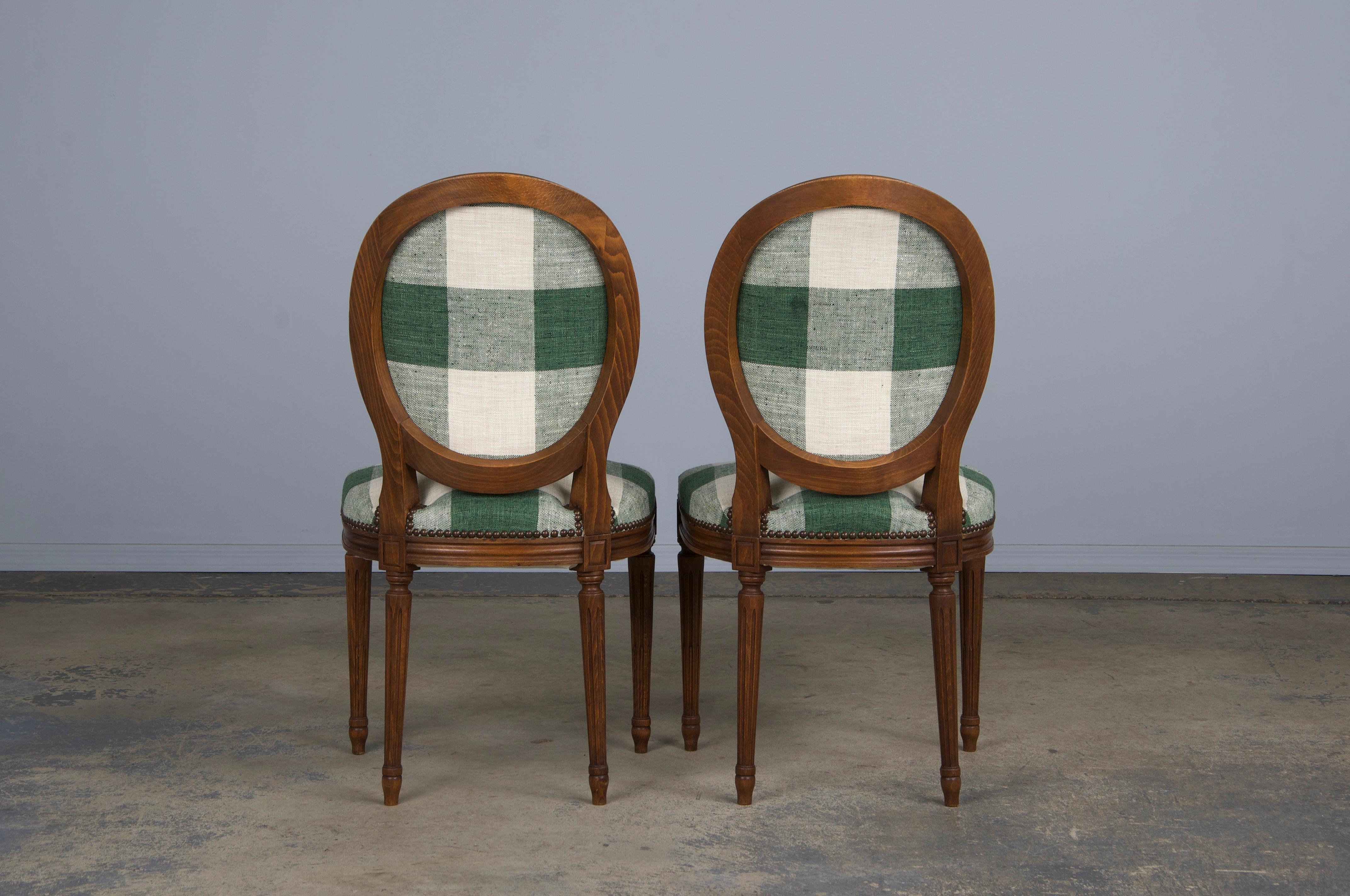 Sedie da pranzo francesi in stile Luigi XVI in acero con tessuto verde a quadri - Set di 6 in vendita 12