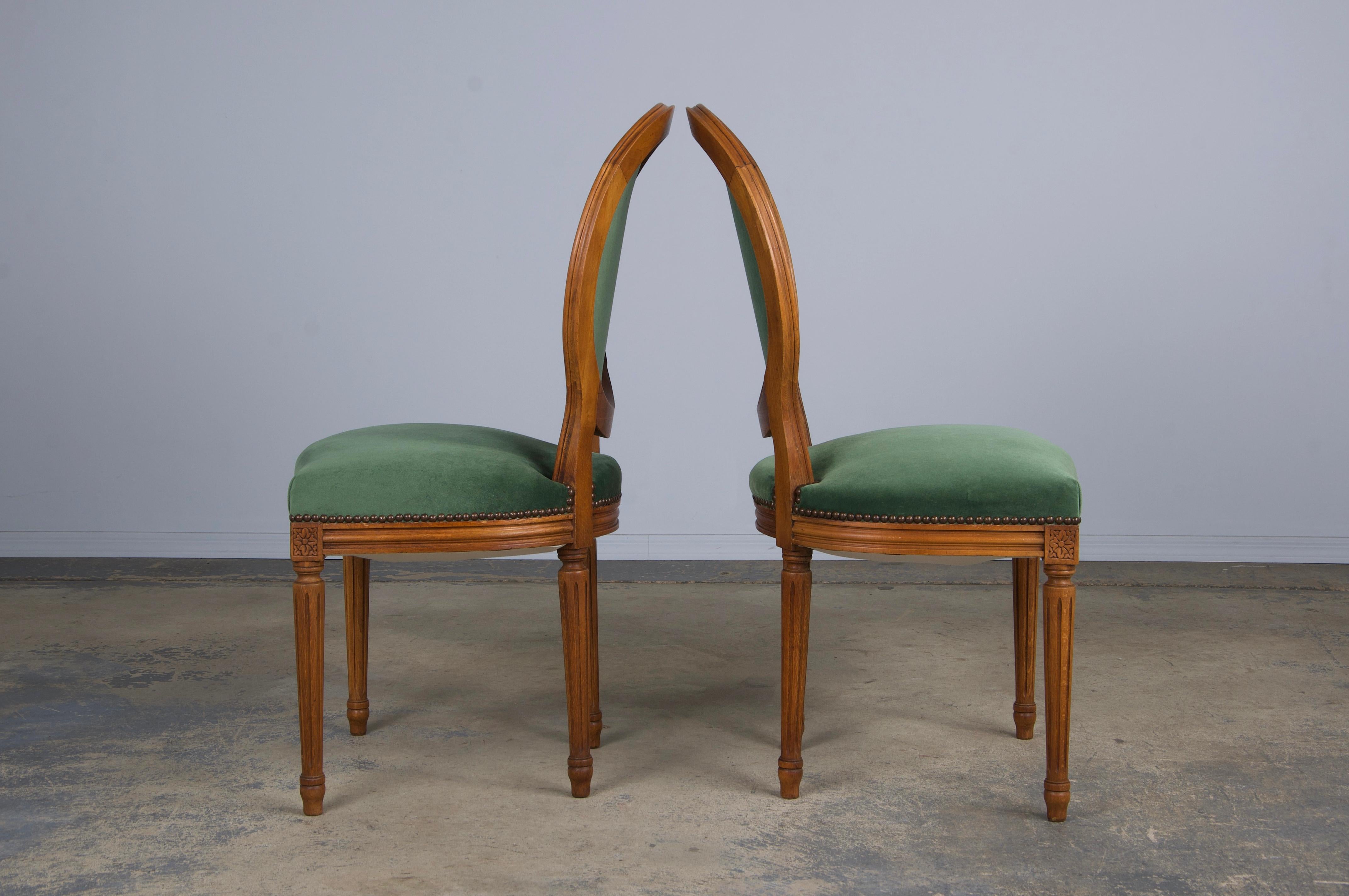 Sedie da pranzo francesi in stile Luigi XVI in acero con velluto verde - set di 6 in vendita 7