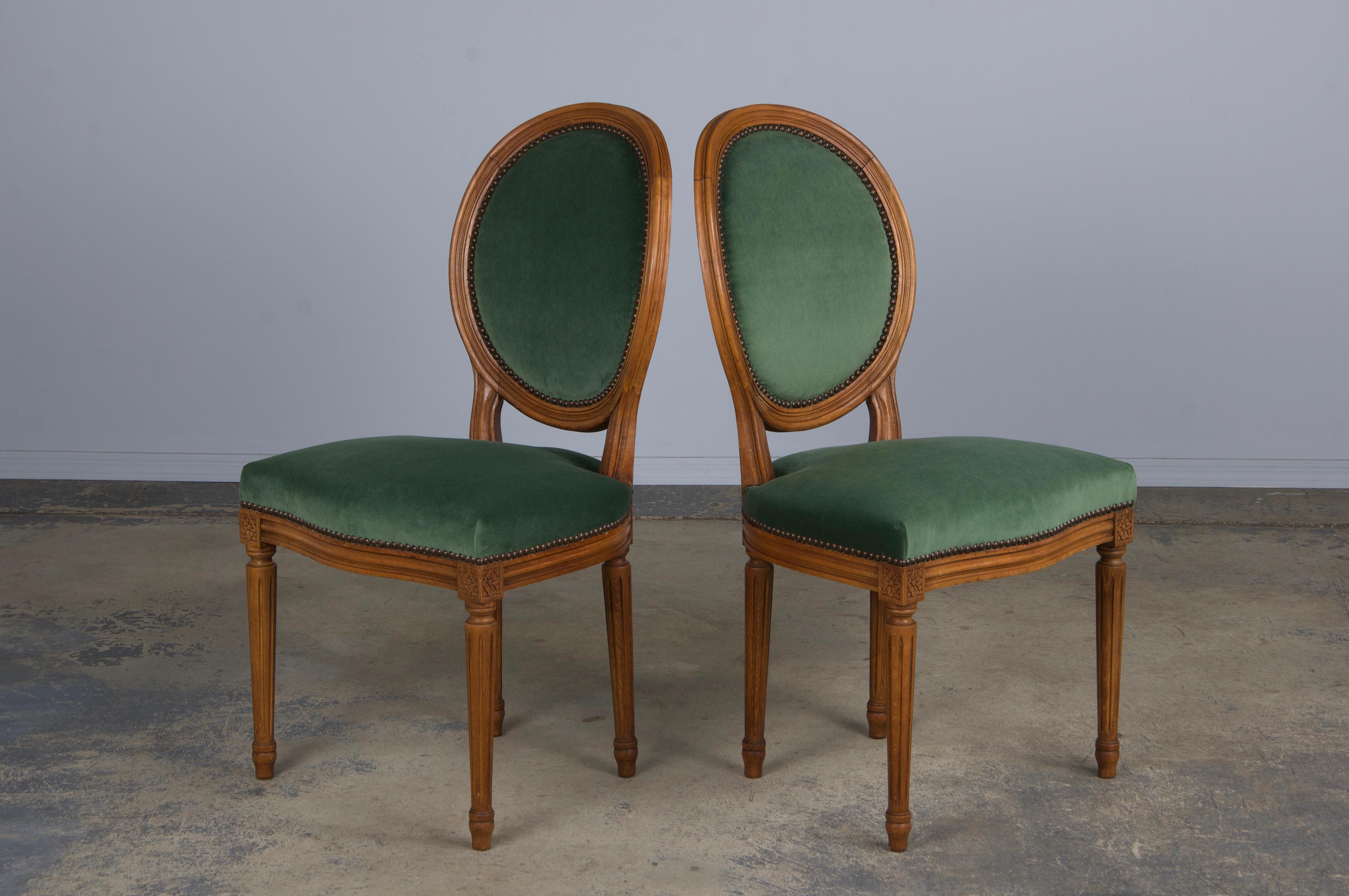 Sedie da pranzo francesi in stile Luigi XVI in acero con velluto verde - set di 6 in vendita 8