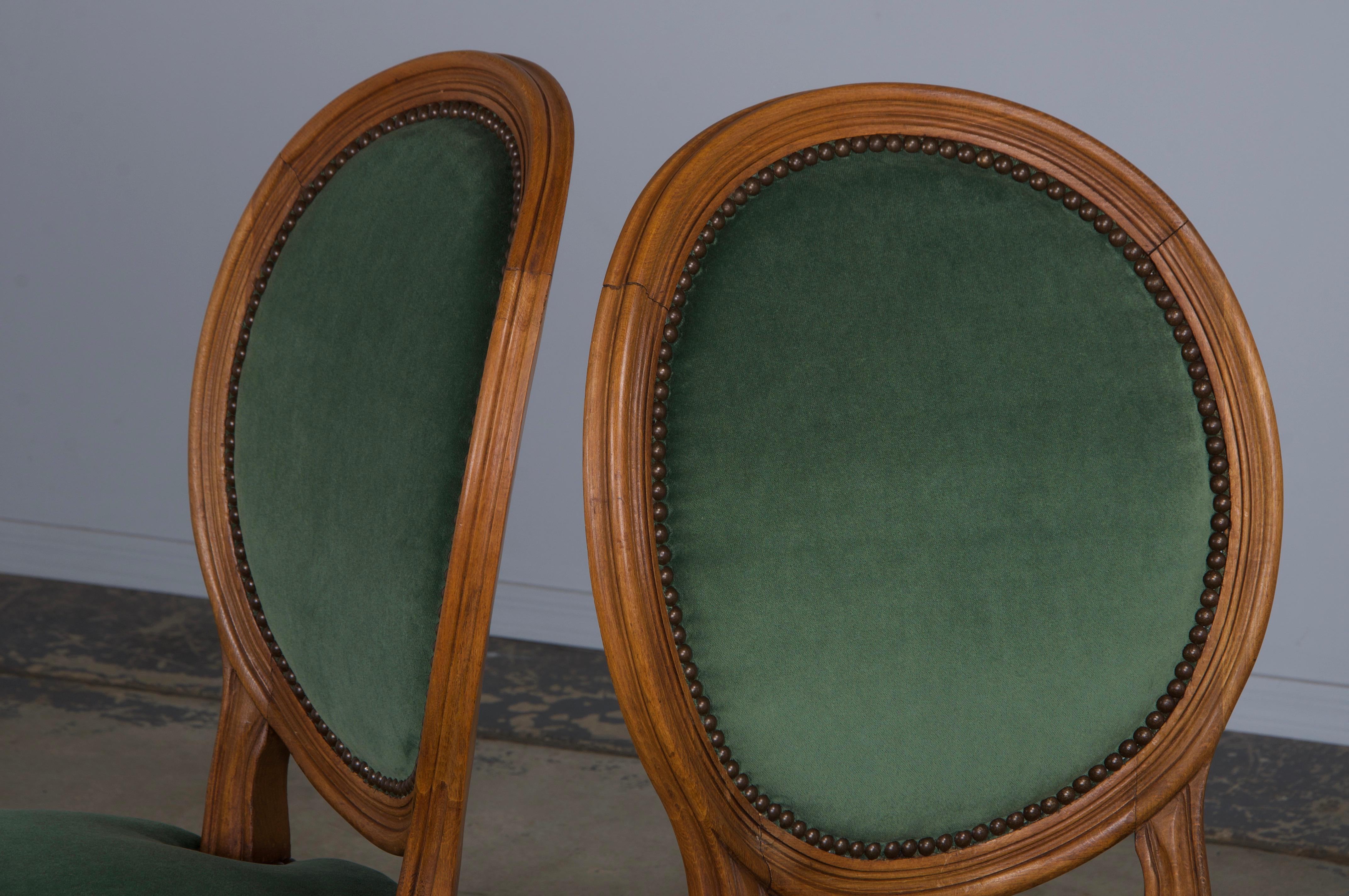 Sedie da pranzo francesi in stile Luigi XVI in acero con velluto verde - set di 6 in vendita 9