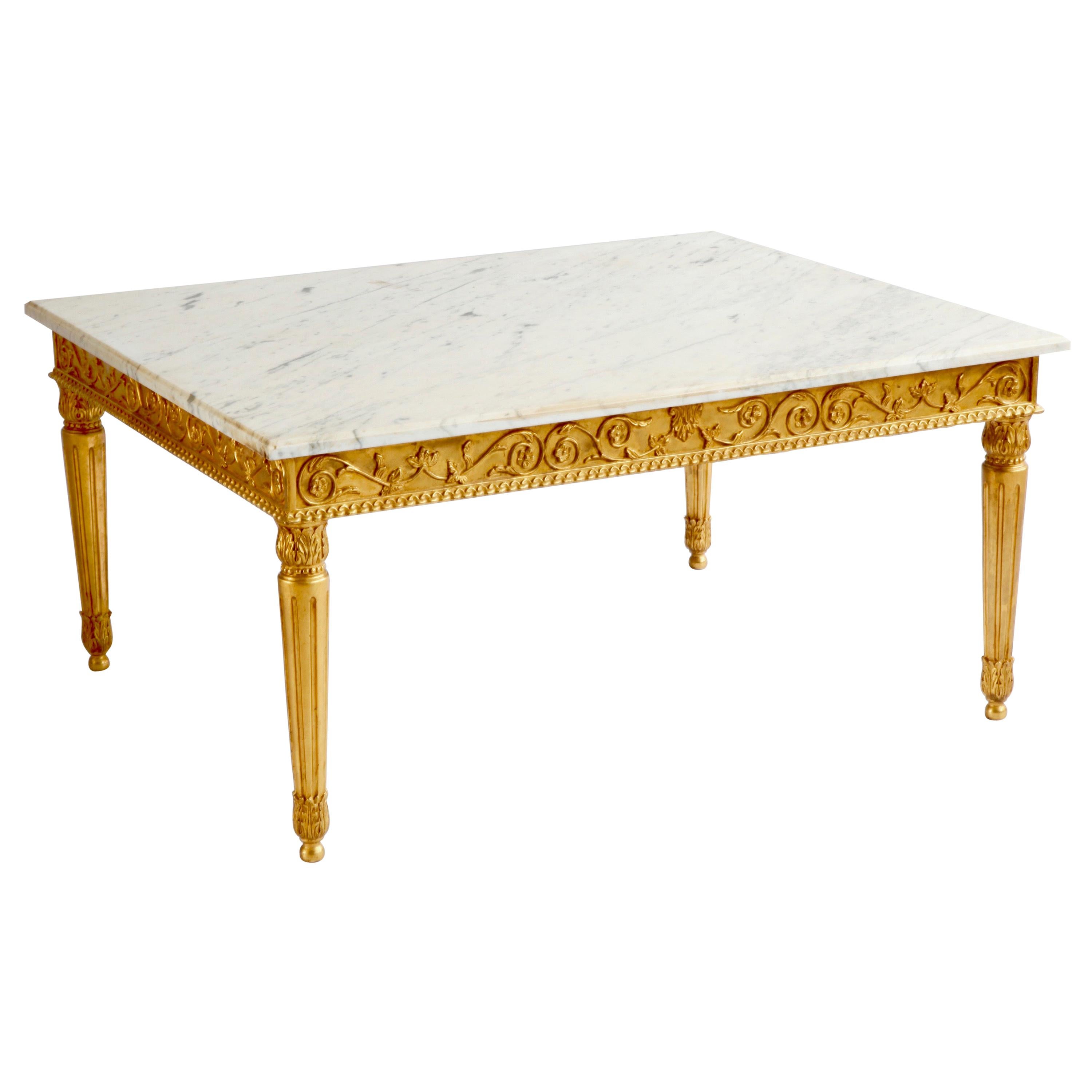 Table basse rectangulaire de style Louis XVI en marbre et doré, sculptée à la main