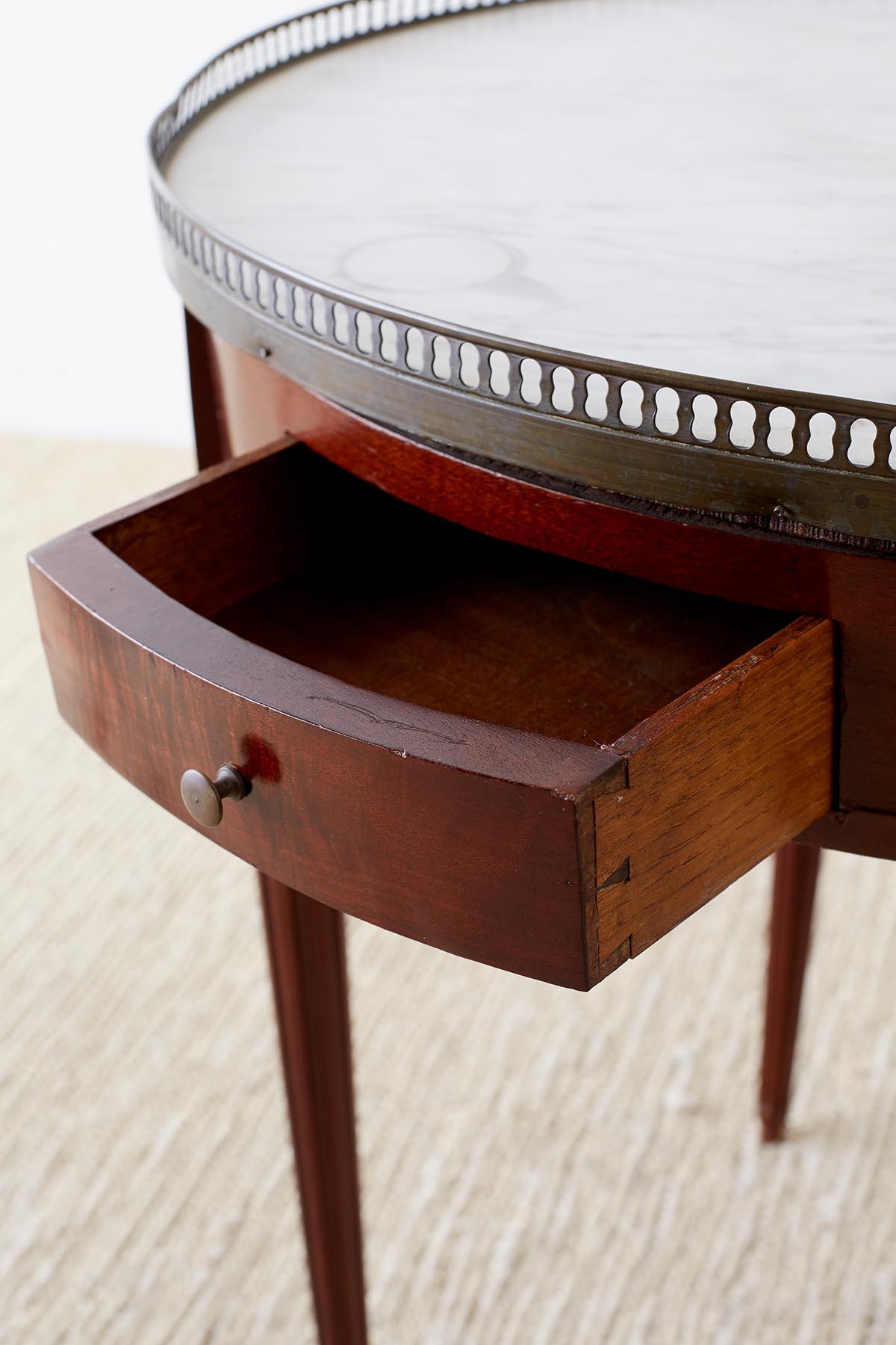 French Louis XVI Style Marble Top Bouillotte Table im Zustand „Gut“ in Rio Vista, CA