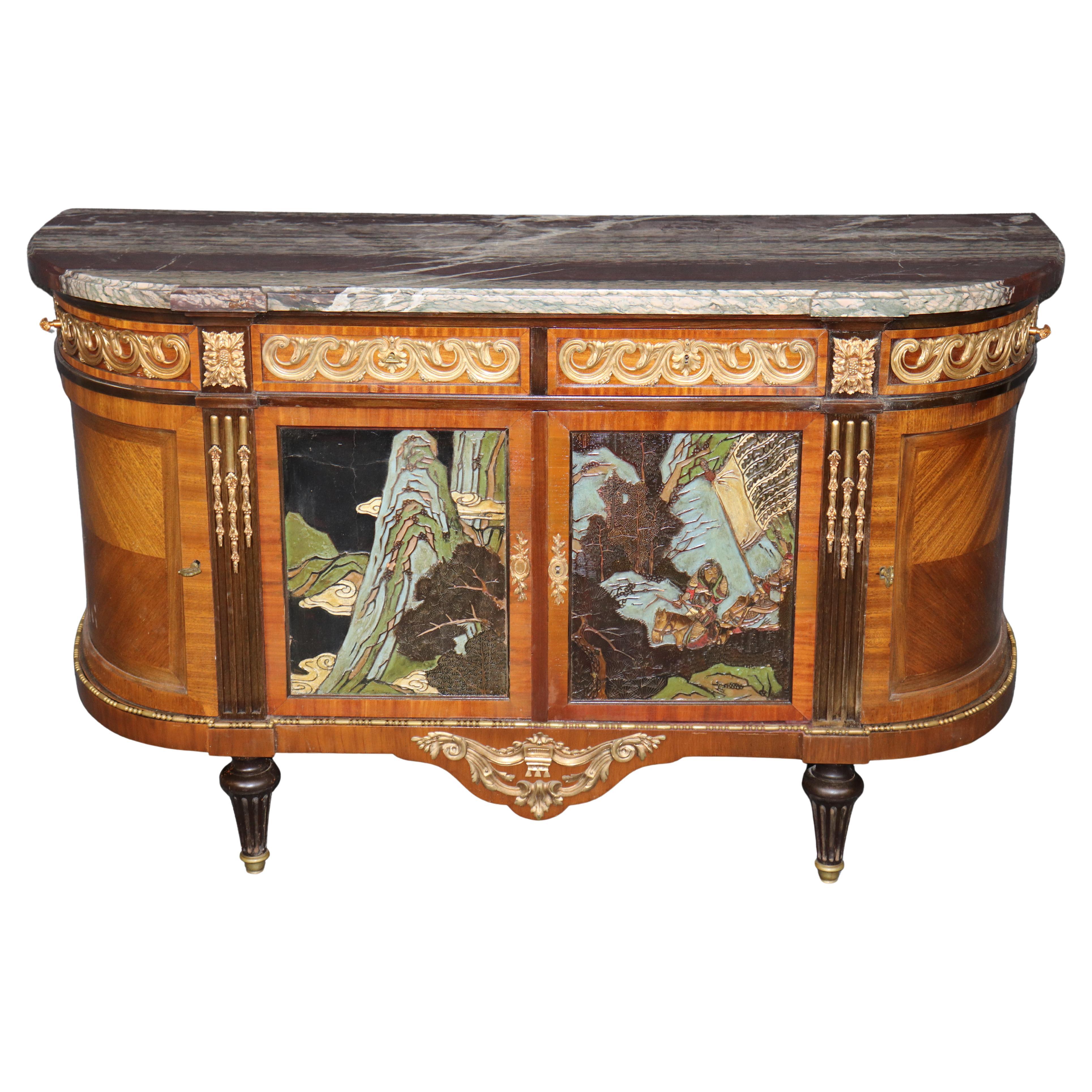 Cómoda francesa estilo Luis XVI con tapa de mármol y montura de bronce Por Maison Forest en venta
