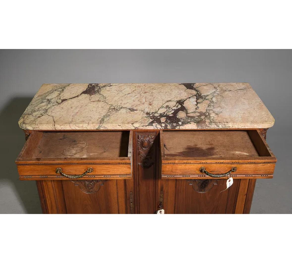 Francese Buffet / Credenza francese con piano in marmo in stile Luigi XVI in vendita
