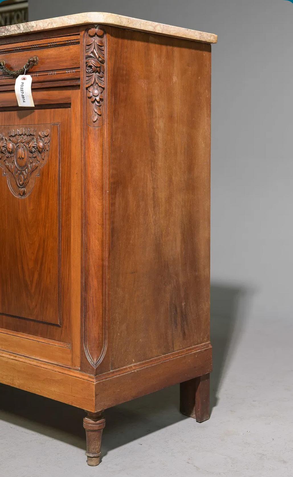 Buffet / Credenza francese con piano in marmo in stile Luigi XVI In condizioni buone in vendita a Pineville, NC