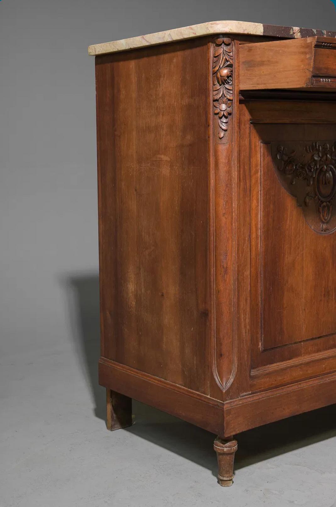Bronzo Buffet / Credenza francese con piano in marmo in stile Luigi XVI in vendita