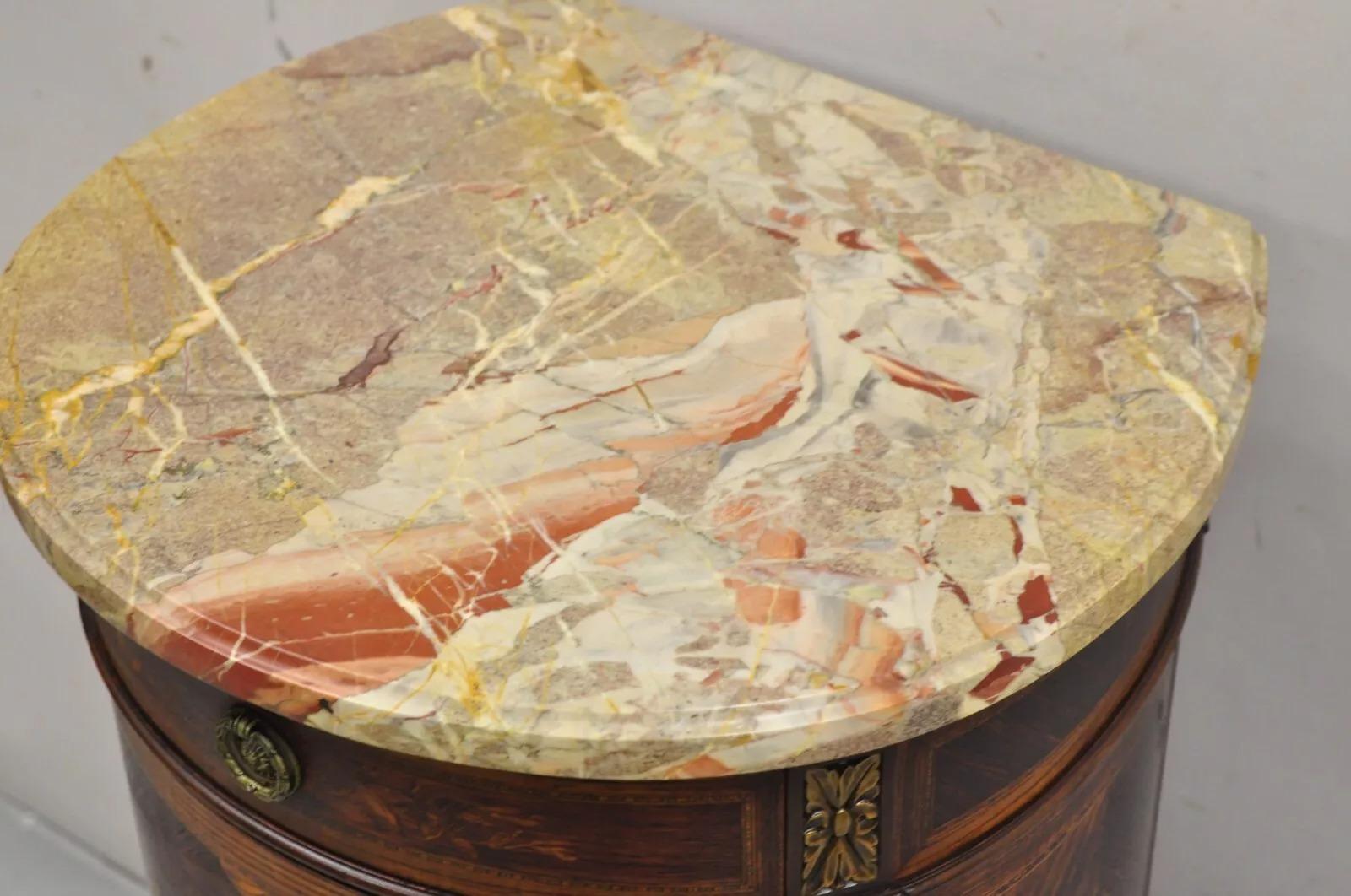 Meuble à tiroirs pour lingerie de style Louis XVI avec dessus en marbre en vente 6