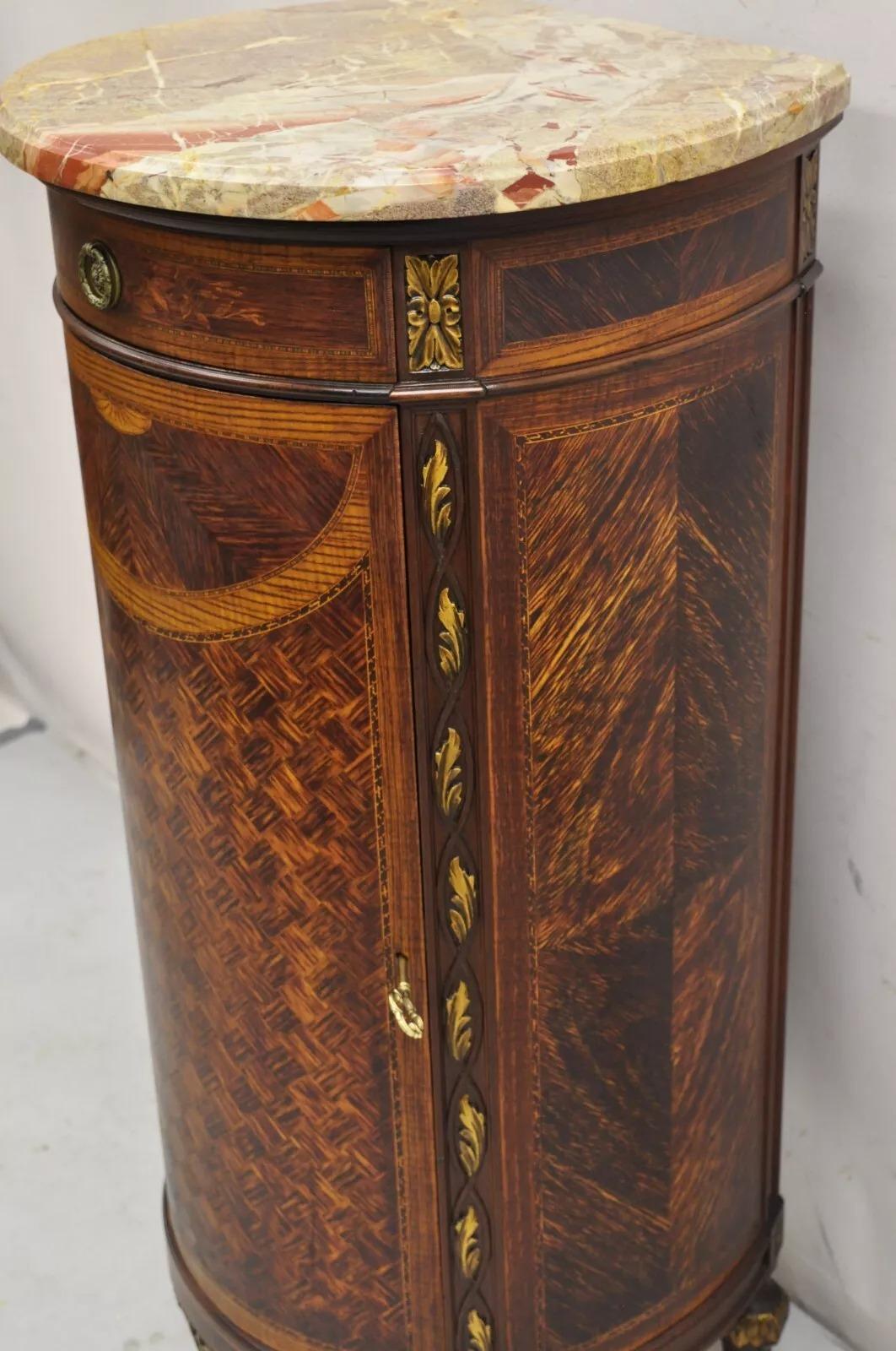 Meuble à tiroirs pour lingerie de style Louis XVI avec dessus en marbre en vente 3