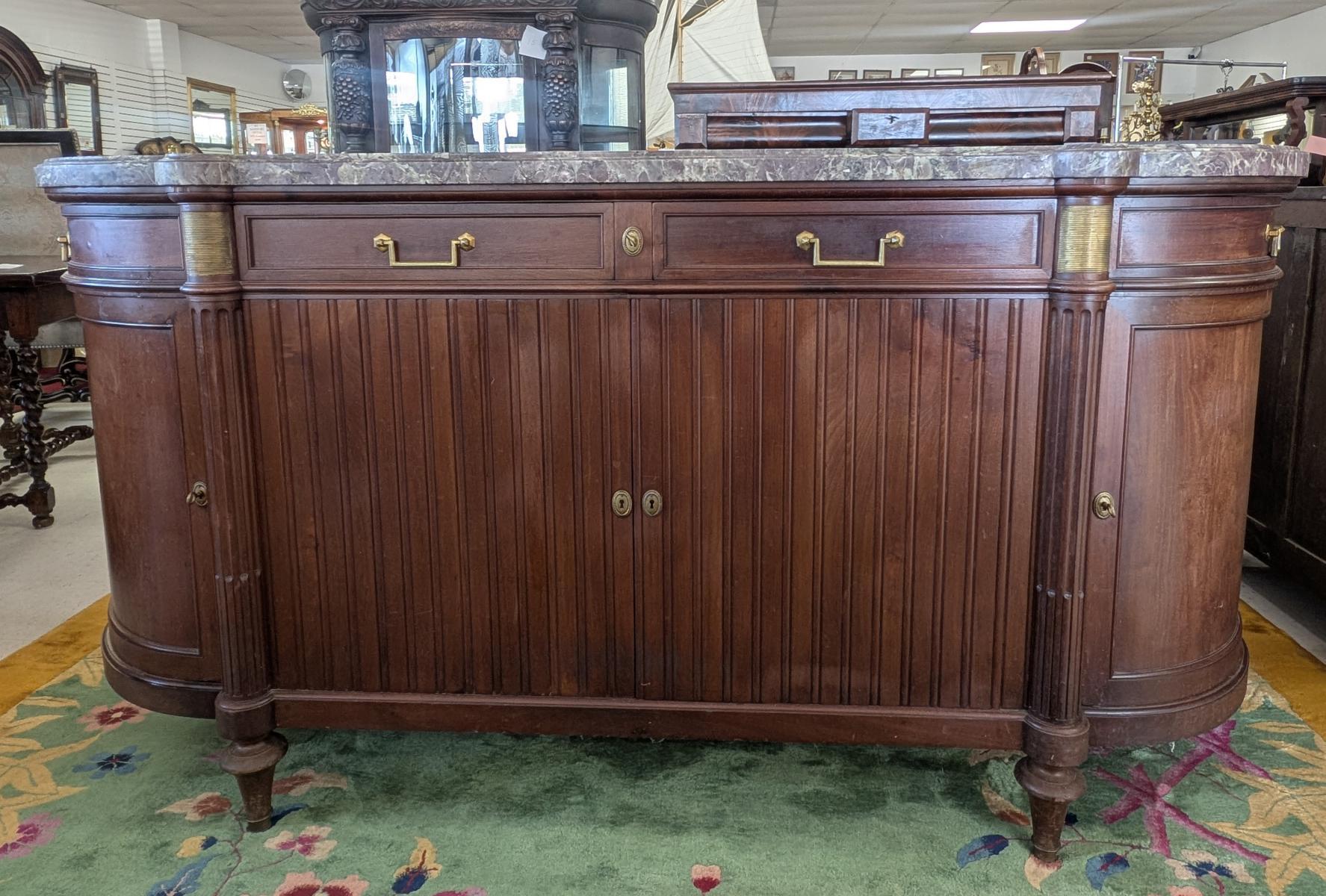Credenza francese in stile Luigi XVI con piano in marmo e mogano In condizioni buone in vendita a Oakwood, GA
