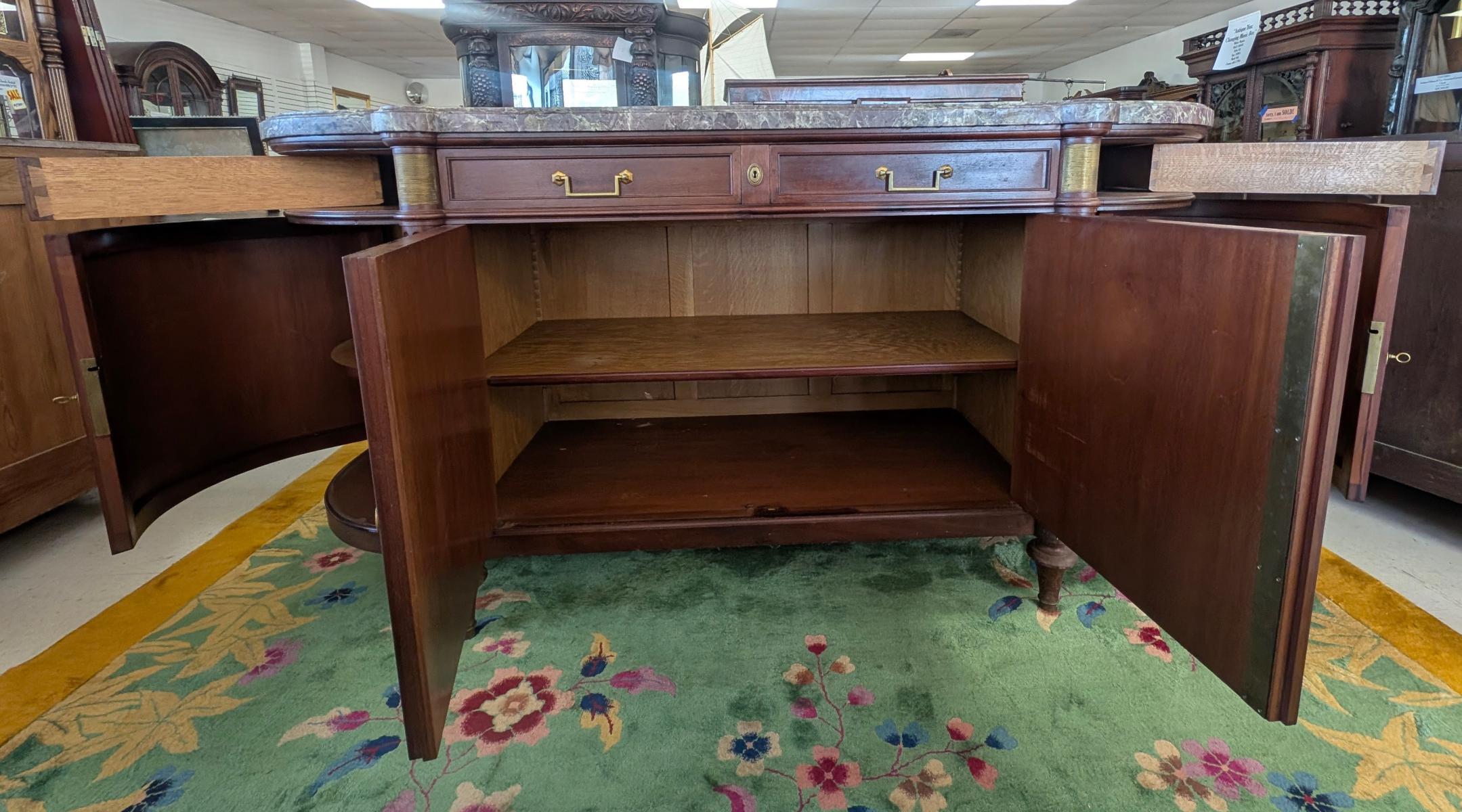 Marmo Credenza francese in stile Luigi XVI con piano in marmo e mogano in vendita