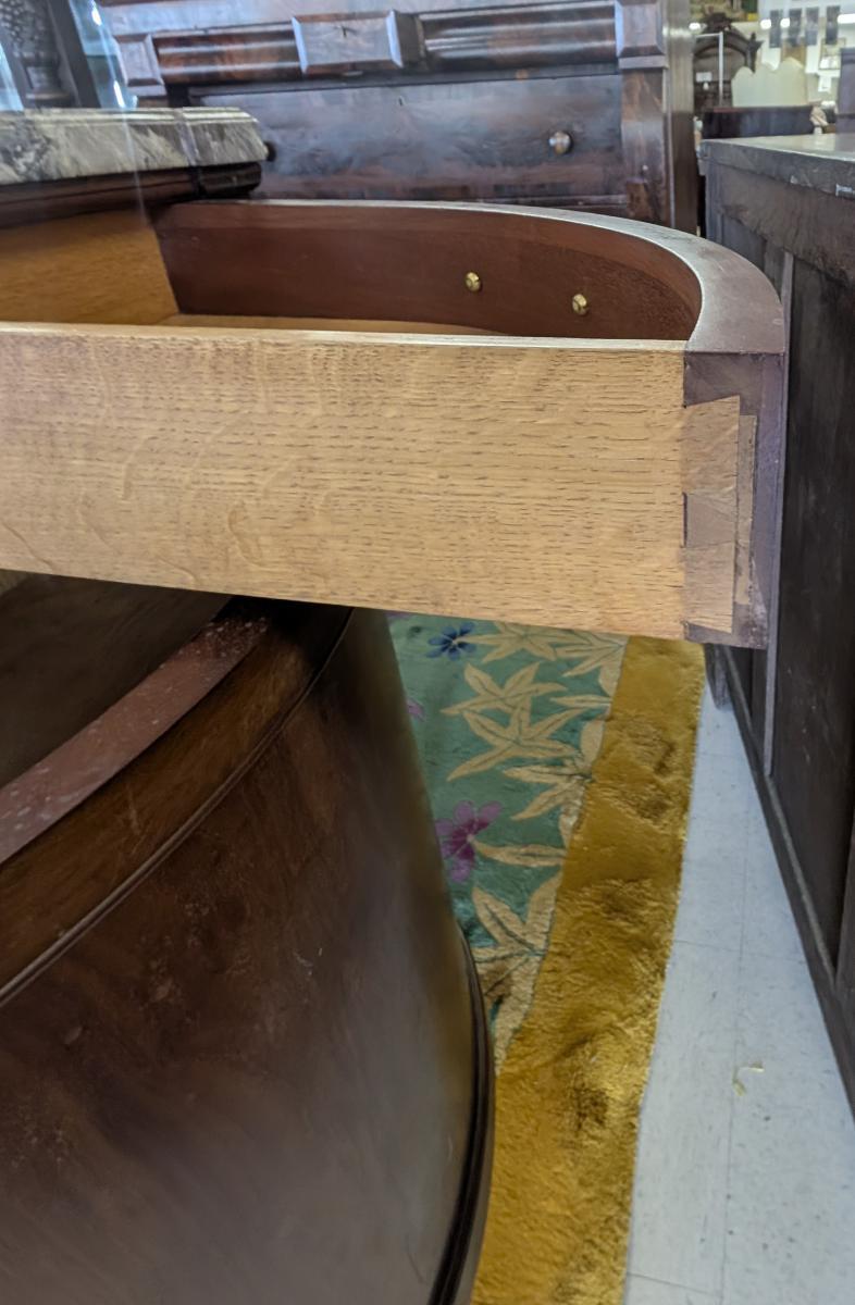 Credenza francese in stile Luigi XVI con piano in marmo e mogano in vendita 1