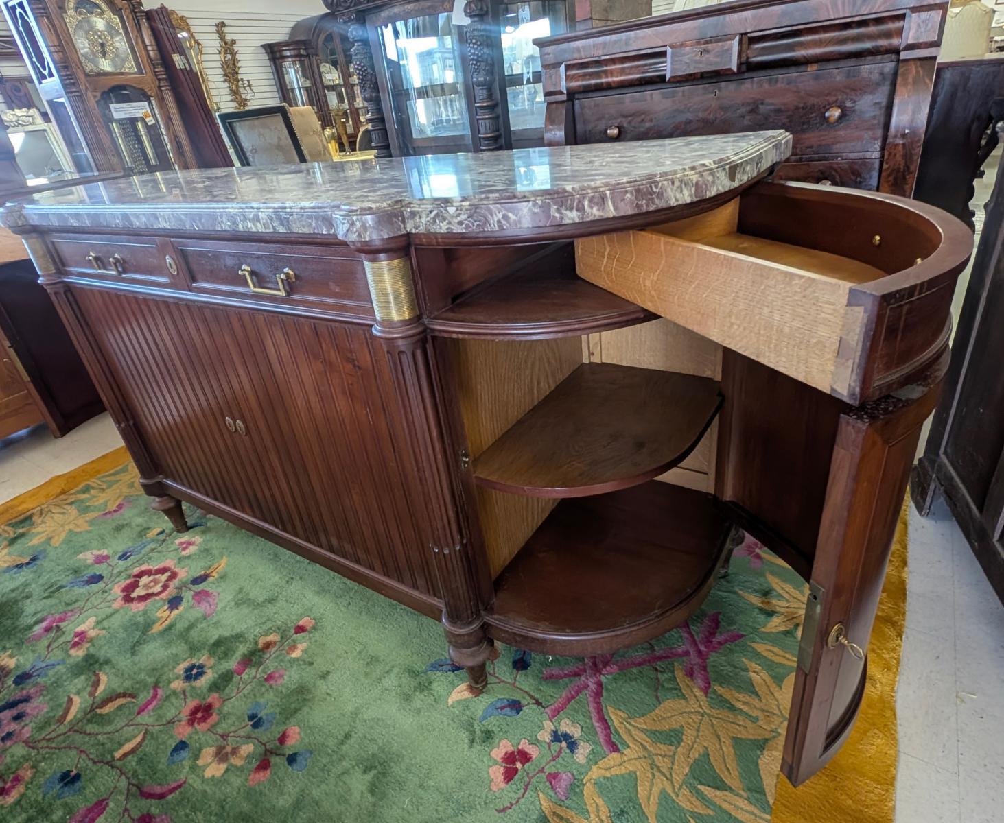 Credenza francese in stile Luigi XVI con piano in marmo e mogano in vendita 2