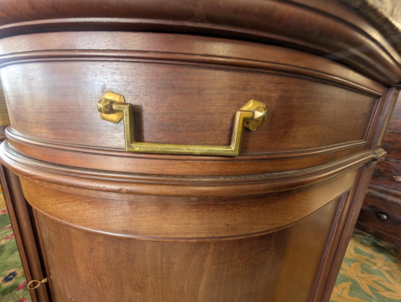 Credenza francese in stile Luigi XVI con piano in marmo e mogano in vendita 4