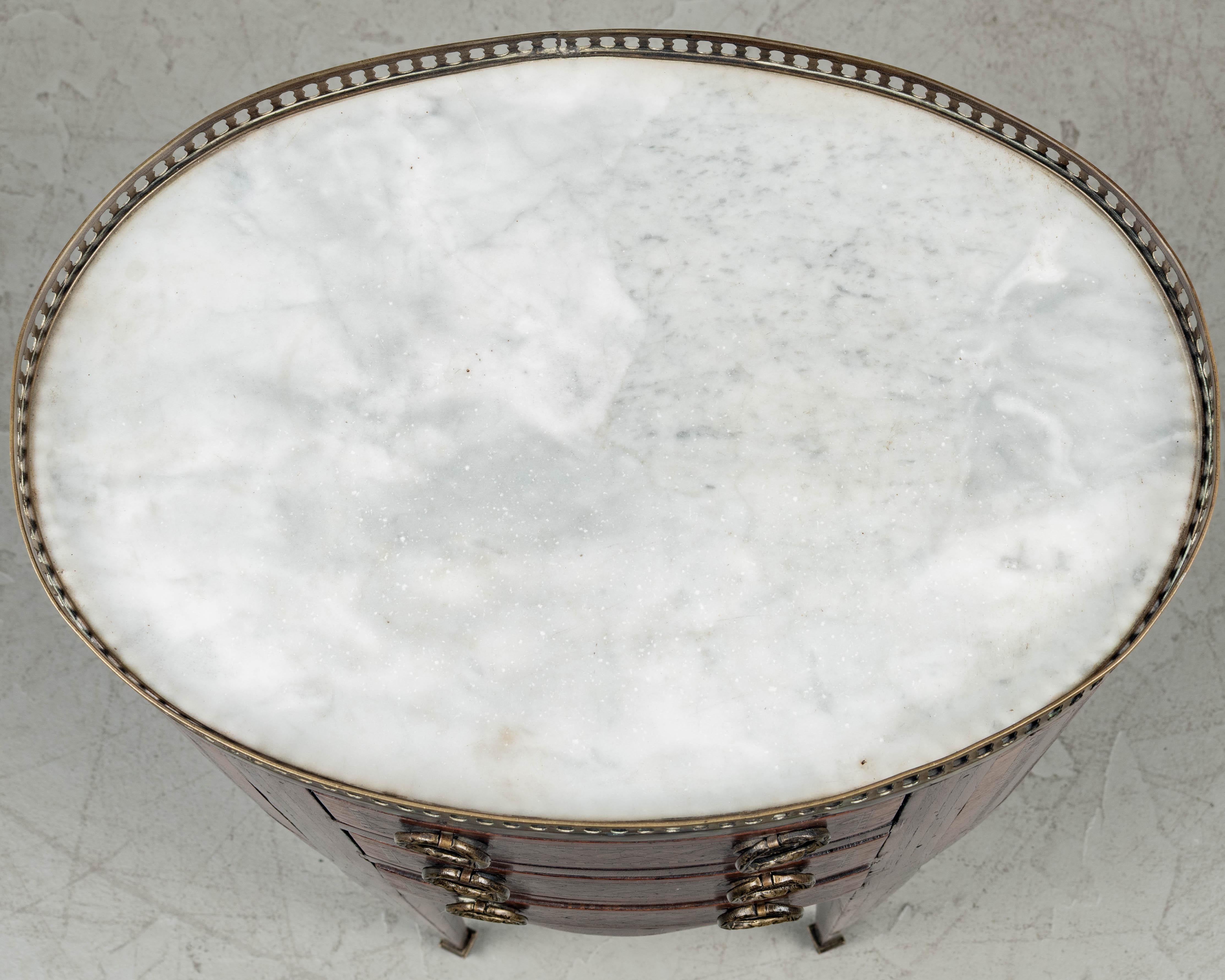 Table d'appoint française de style Louis XVI en marqueterie en vente 3
