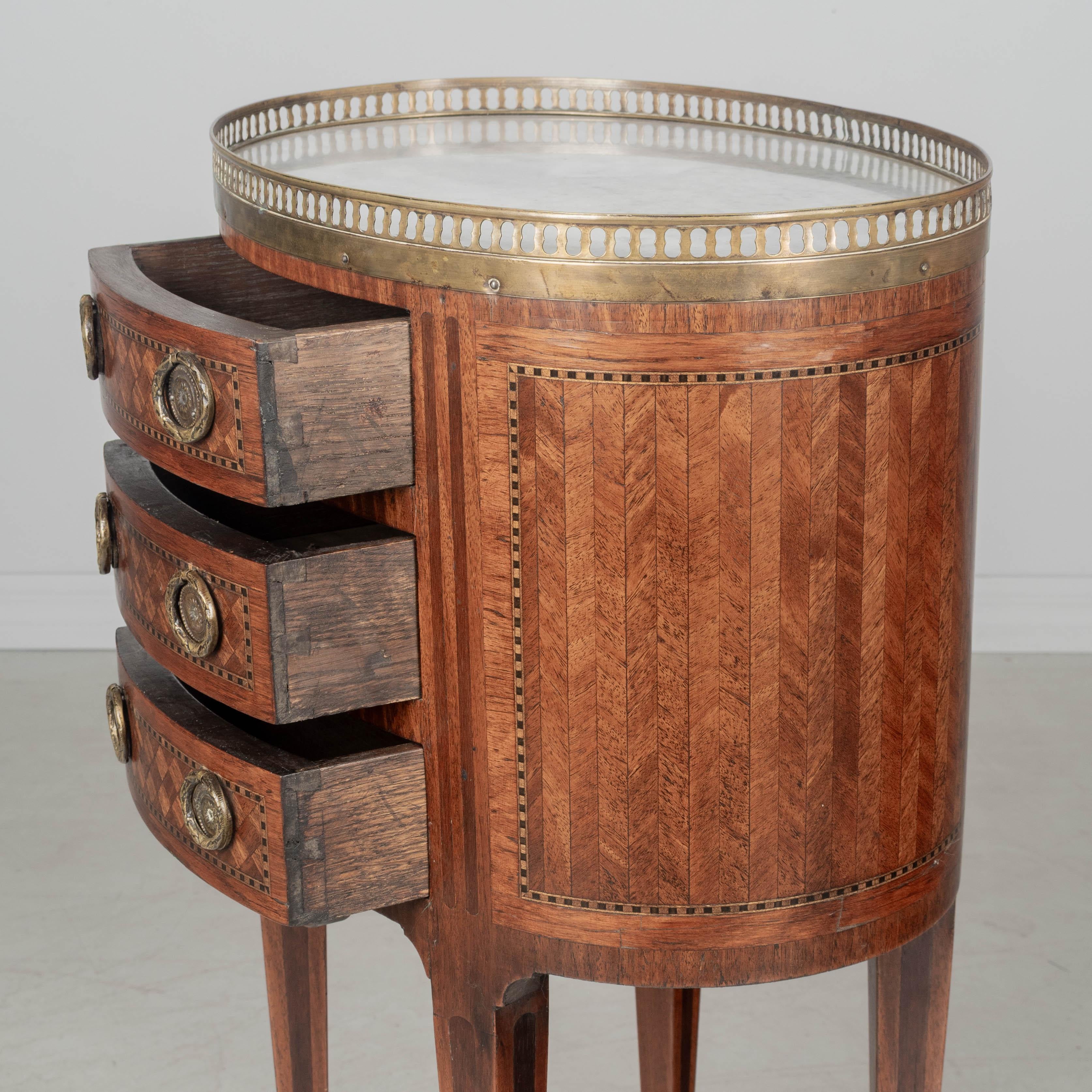 Table d'appoint française de style Louis XVI en marqueterie en vente 1