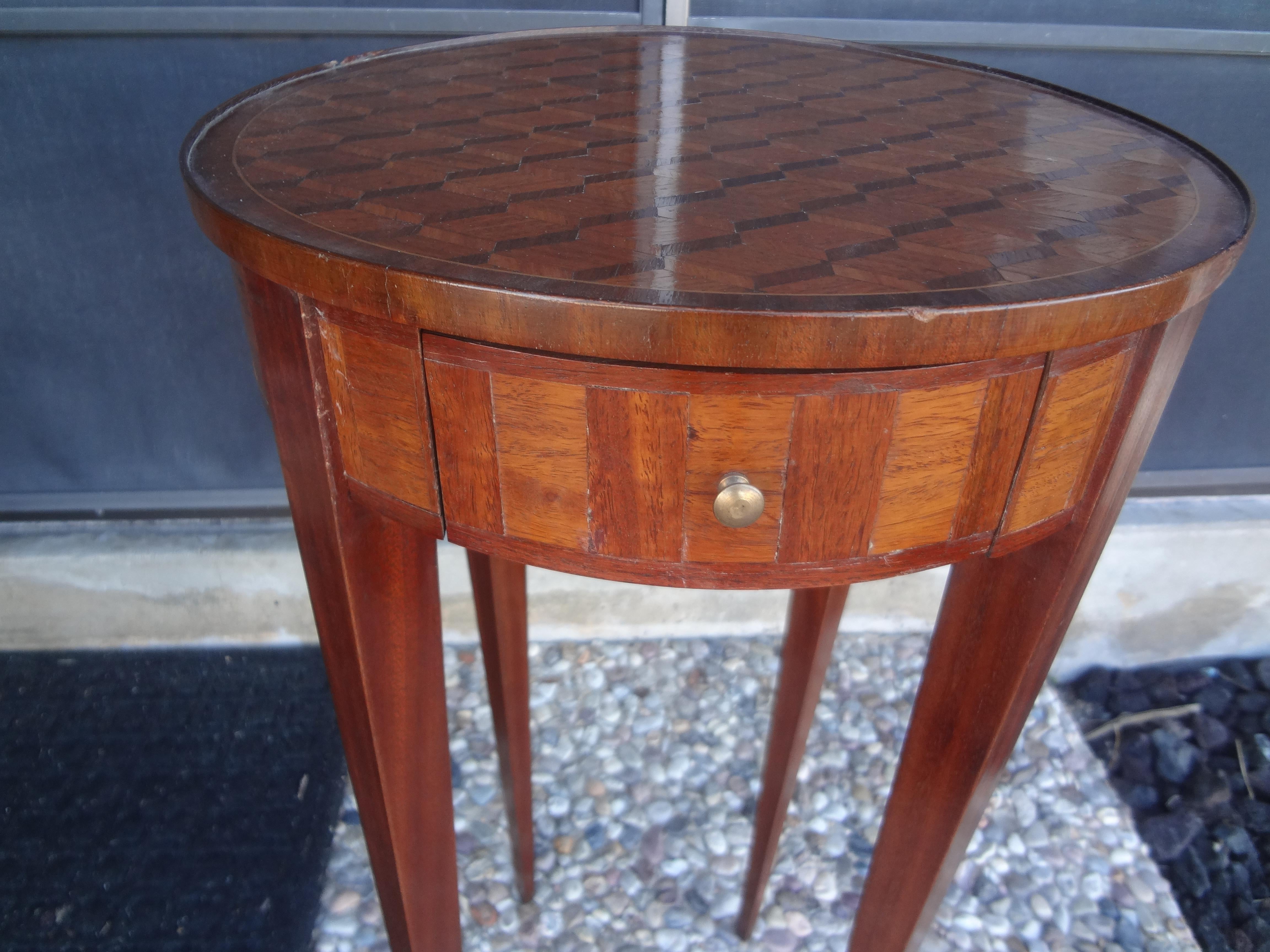 Early 20th Century French Louis XVI Style Marquetry Table For Sale