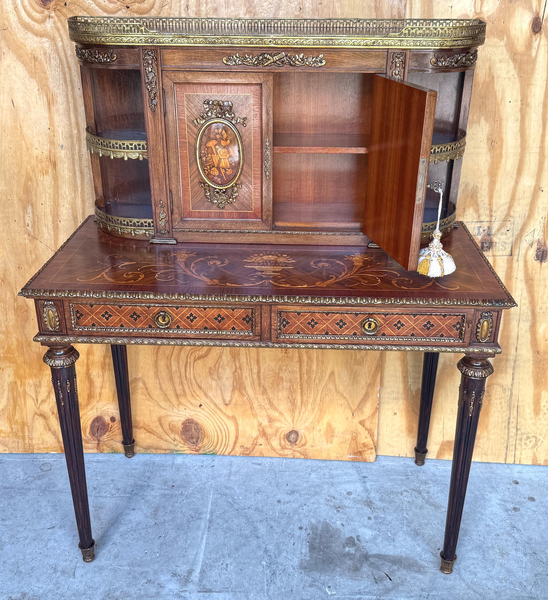 20ième siècle Bureau en marqueterie de style Louis XVI/ Bonheur du Jour en vente