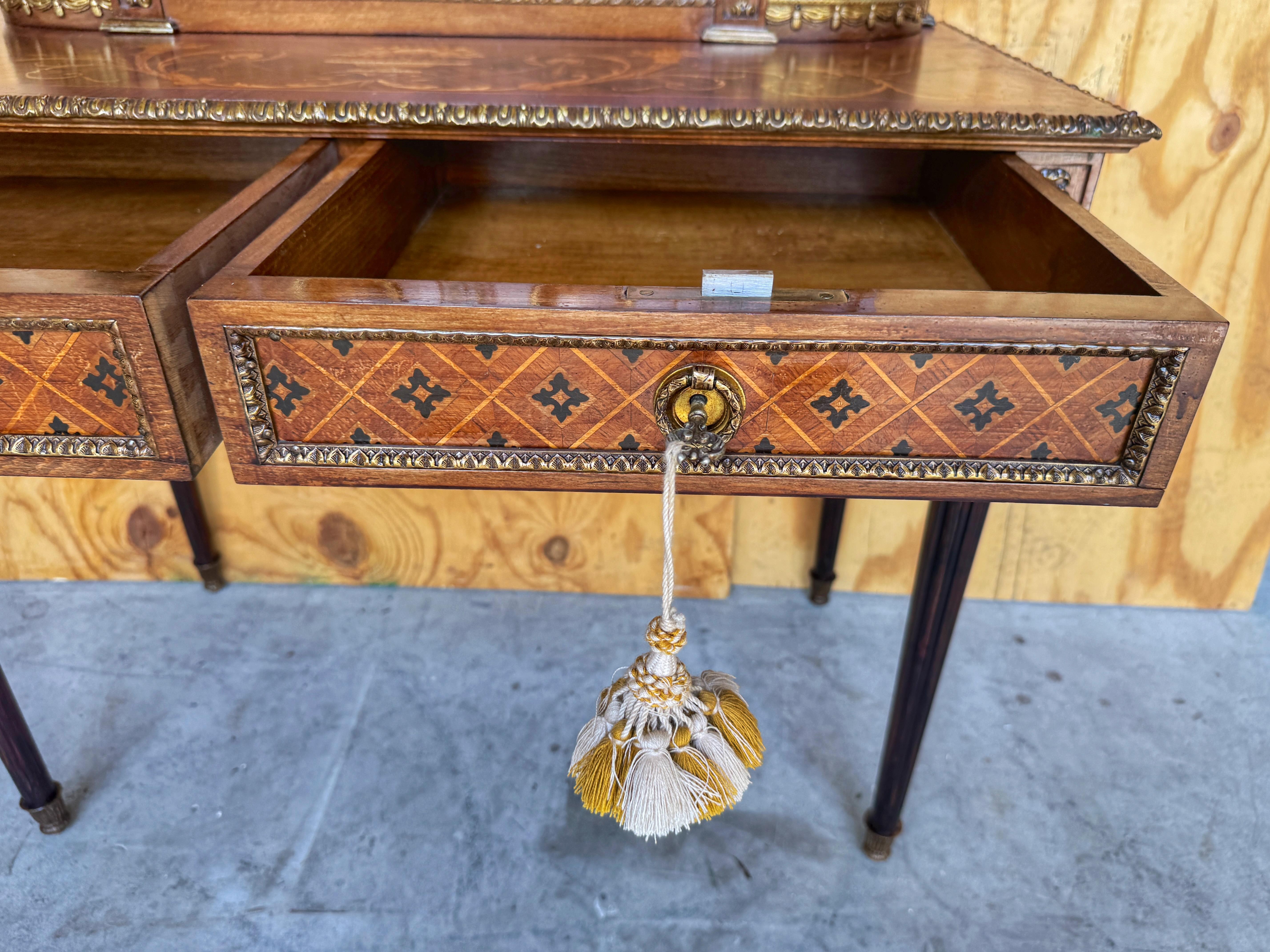 Bureau en marqueterie de style Louis XVI/ Bonheur du Jour en vente 2