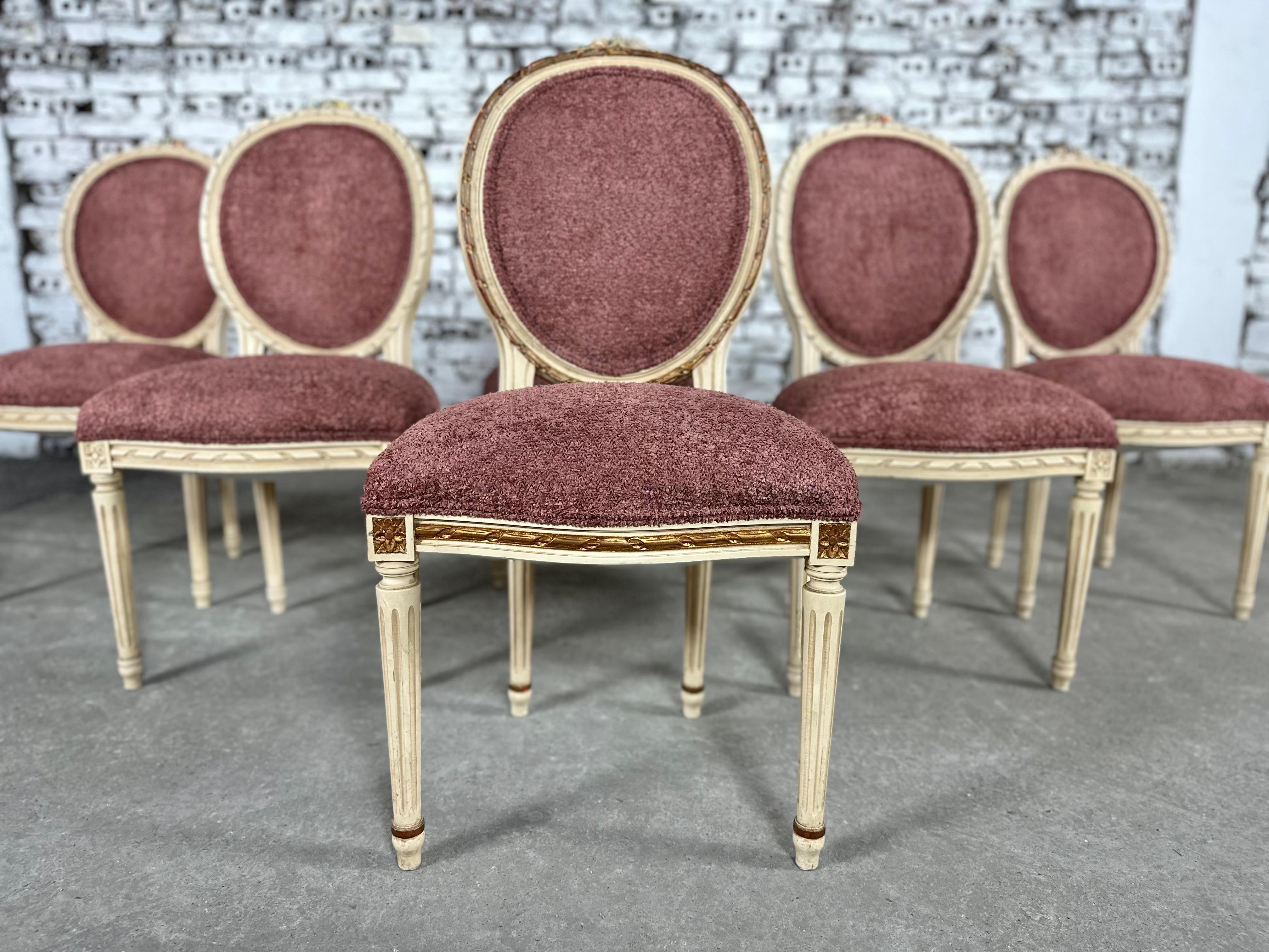 French Louis XVI Style Medallion Back Reupholstered Dining Chairs - Set of 6 In Good Condition In Bridgeport, CT