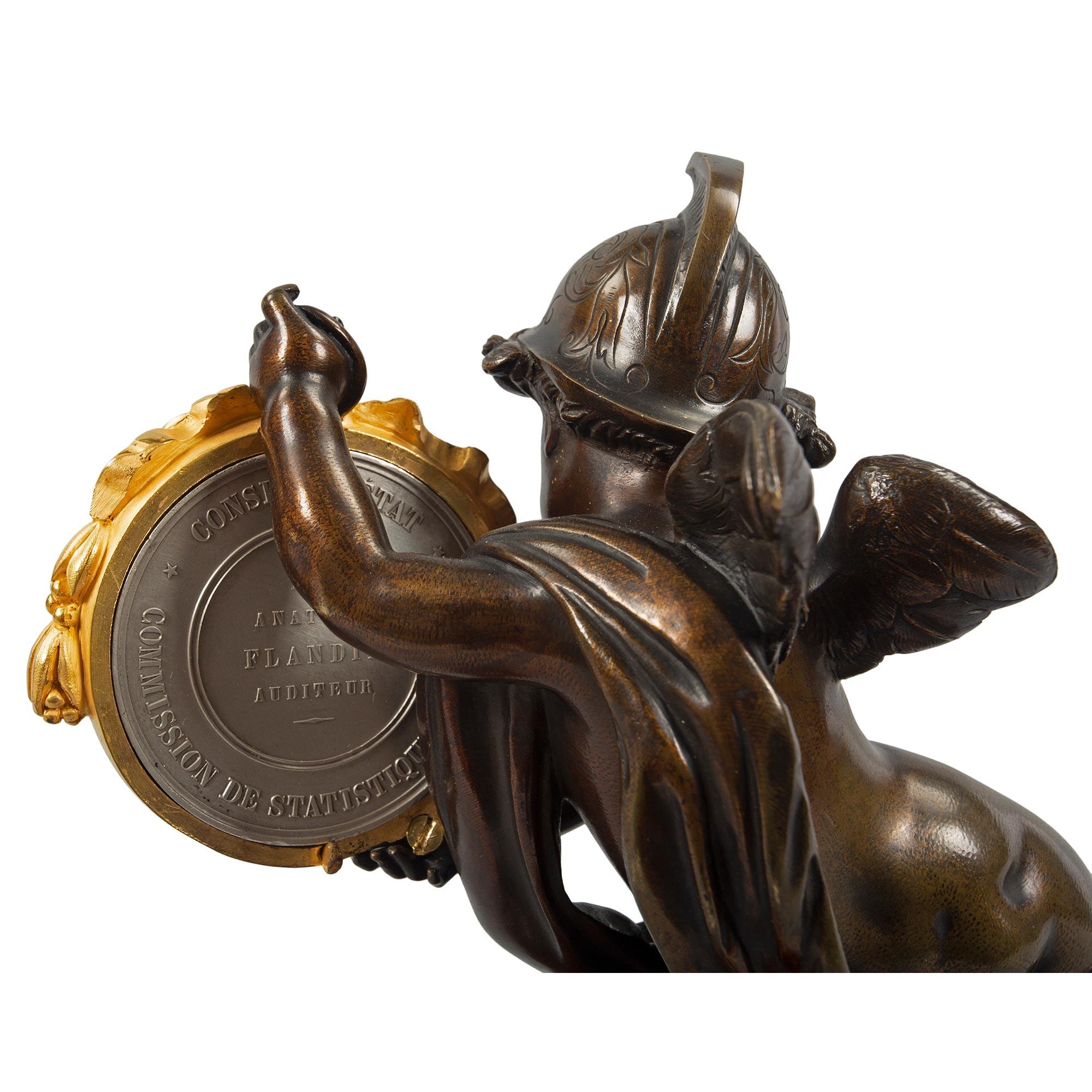 Bronze Statue française de style Louis XVI du milieu du XIXe siècle en bronze, bronze doré et marbre en vente