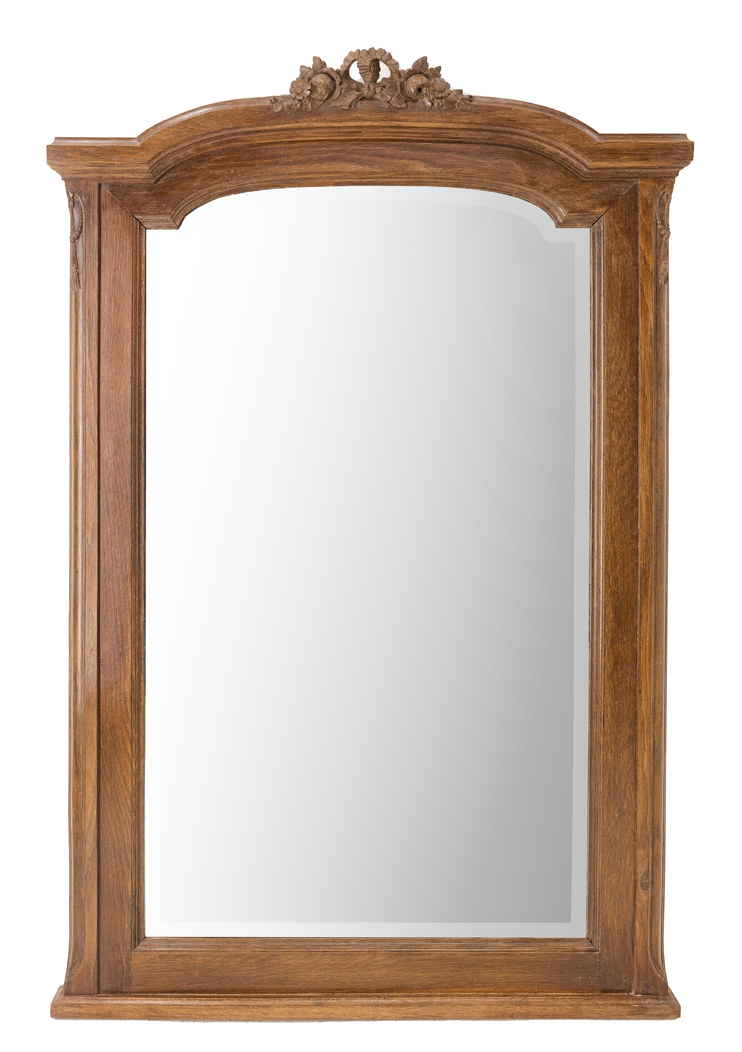 Early 20th century Louis XVI style mirror, oak frame, French.
Can be suspended from the wall or placed on a fireplace mantel or on a piece of furniture.
Carved flower and pearls on the frame.
Original mirror, with marks of use which gives its charm