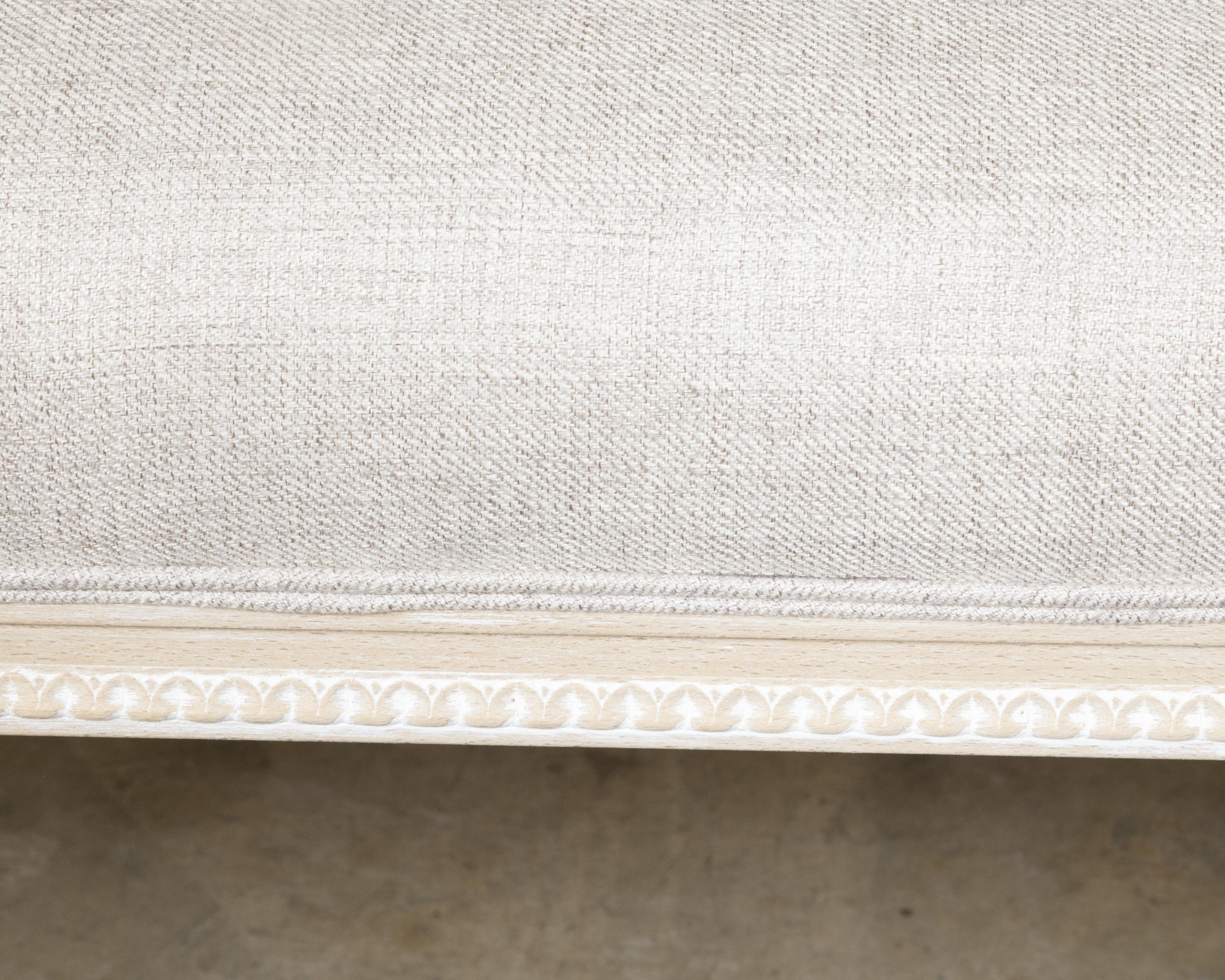 French Louis XVI Style Natural Wood Bench with White Painted Accents, circa 1900 For Sale 1