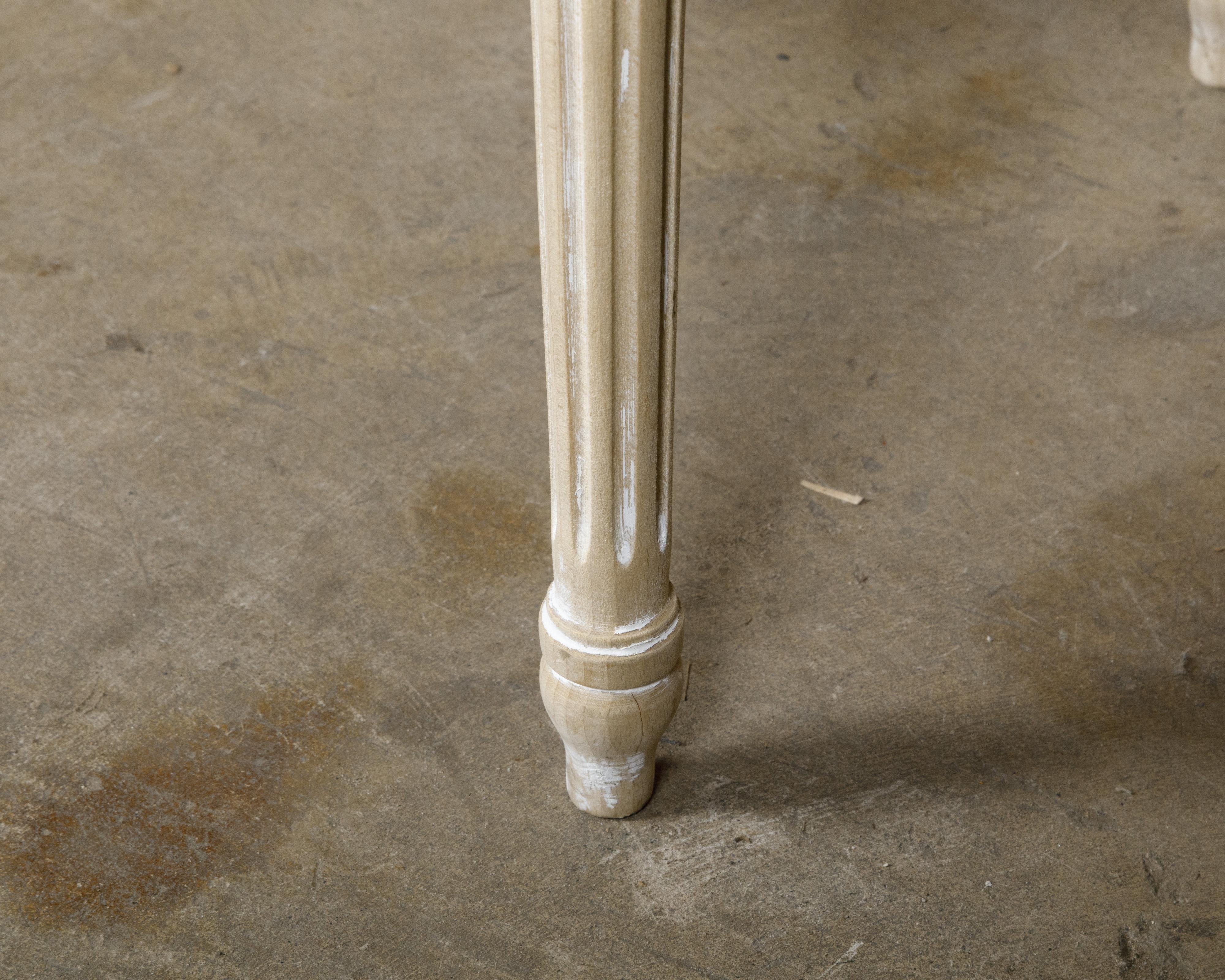 French Louis XVI Style Natural Wood Bench with White Painted Accents, circa 1900 For Sale 2