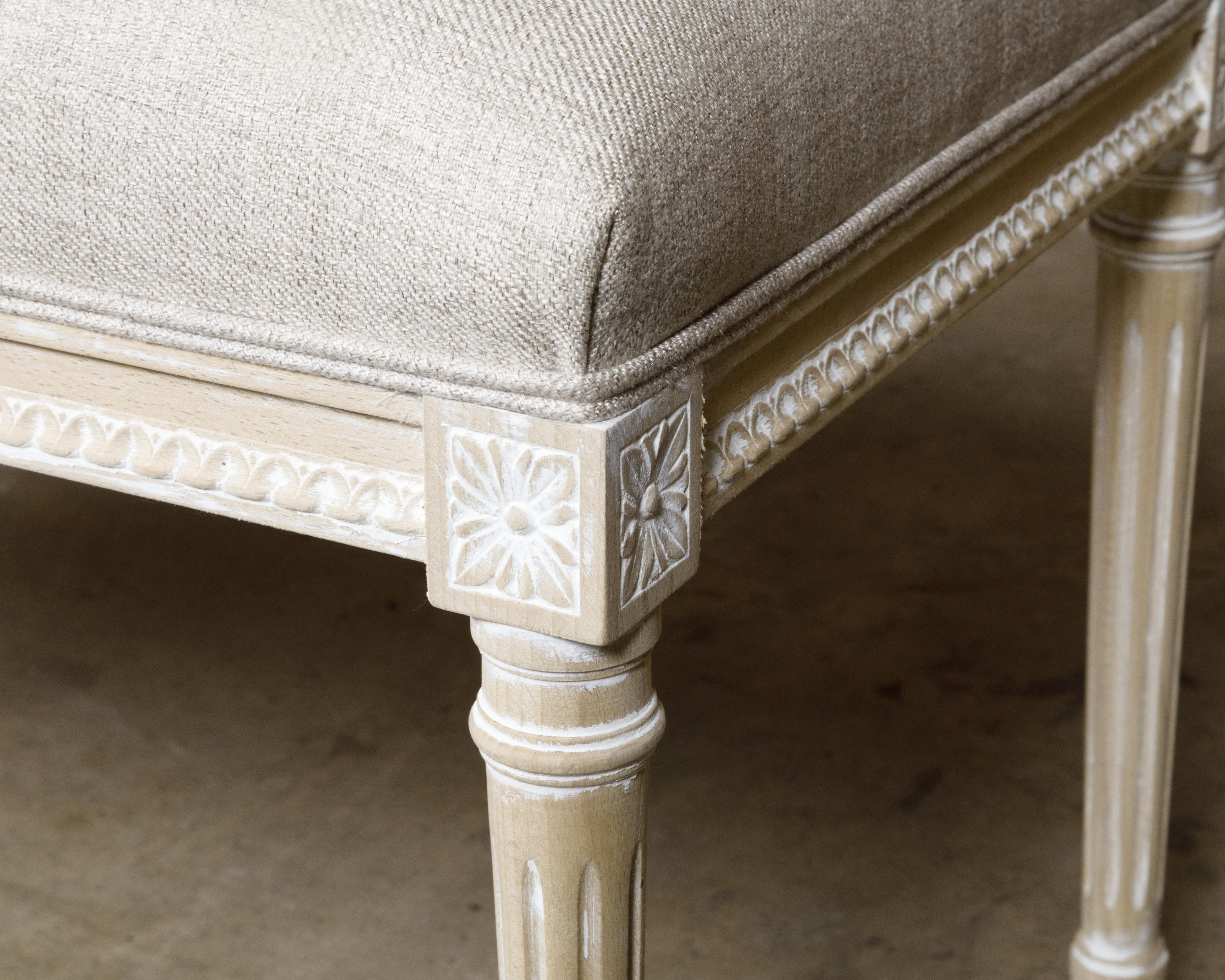 French Louis XVI Style Natural Wood Bench with White Painted Accents, circa 1900 For Sale 3