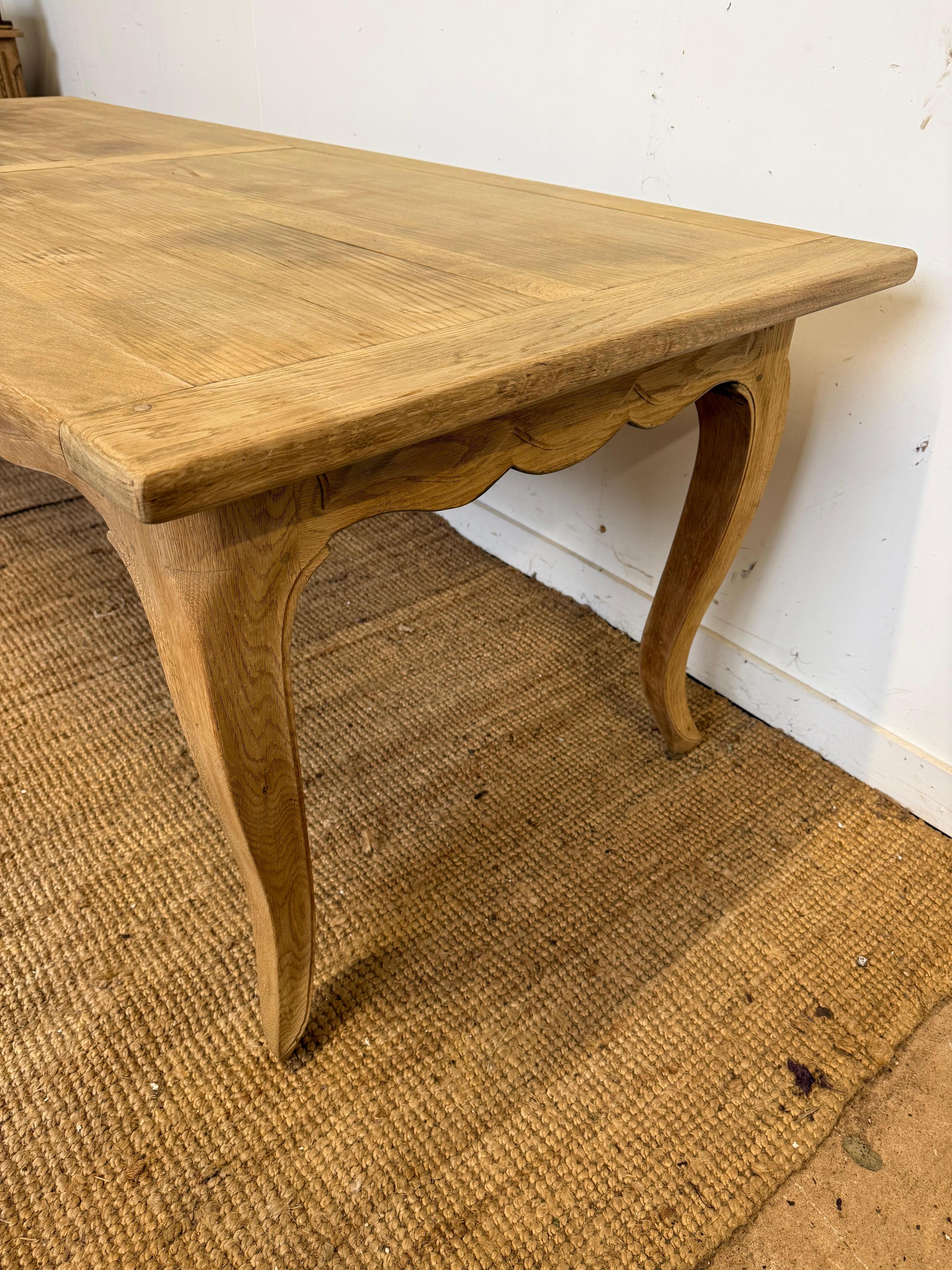 Mesa de granja francesa de roble estilo Luis XVI en venta 7