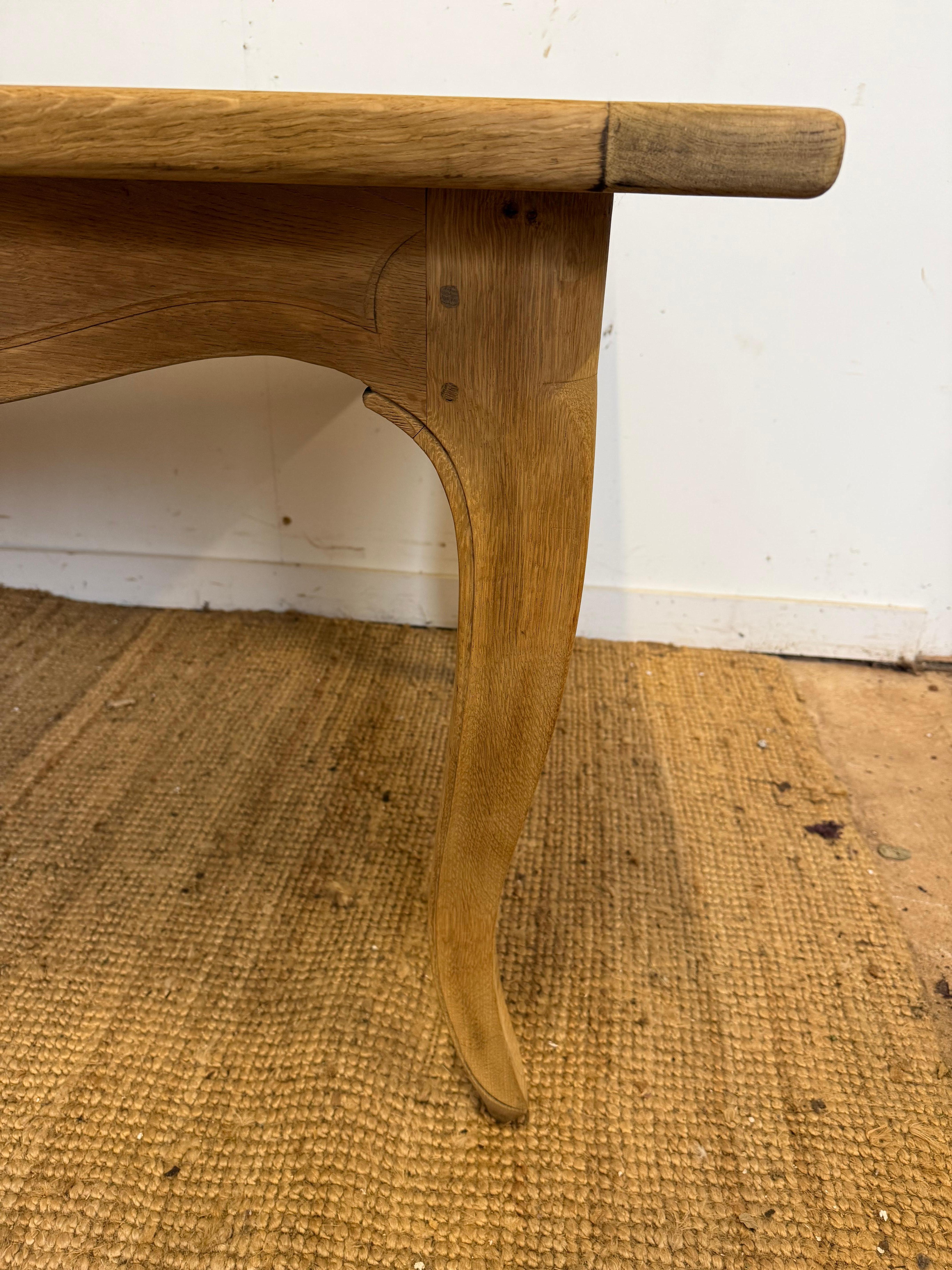 Mesa de granja francesa de roble estilo Luis XVI en venta 10