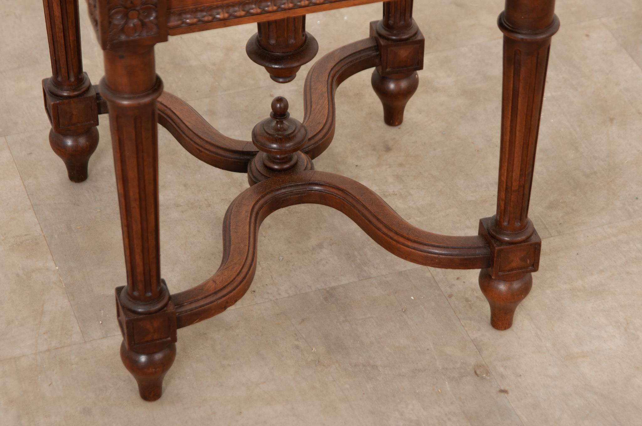 French Louis XVI Style Oak Piano Stool In Good Condition For Sale In Baton Rouge, LA