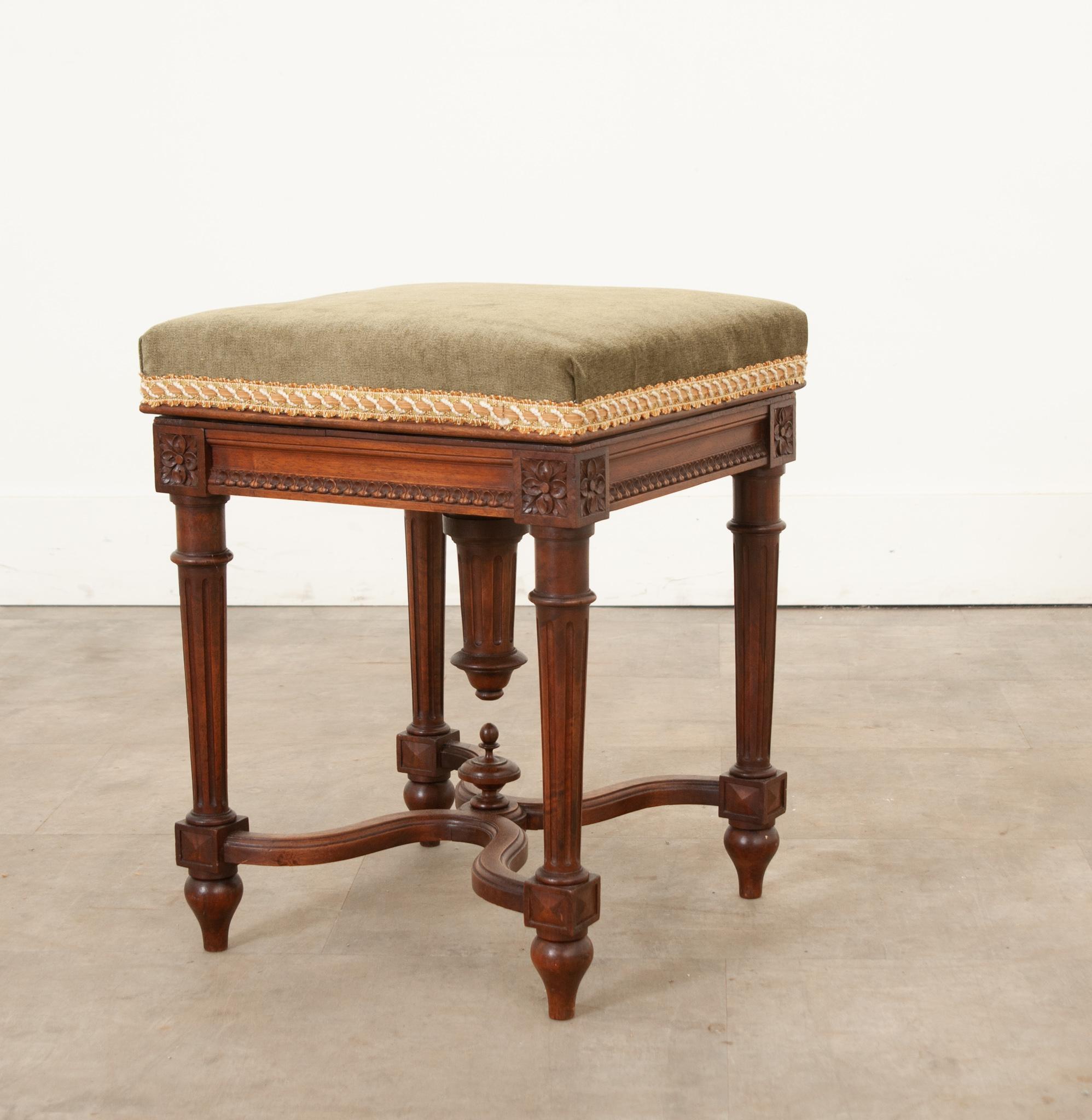 French Louis XVI Style Oak Piano Stool For Sale 3