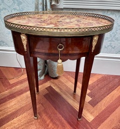 Beistelltisch im Louis-XVI.-Stil