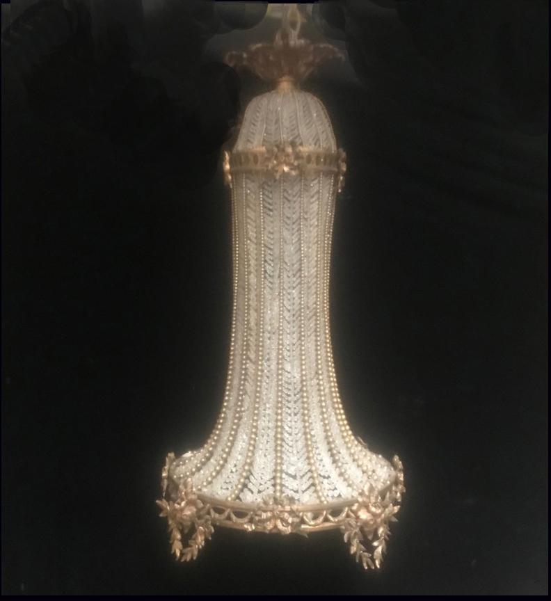 Kronleuchter aus Goldbronze und Kristall im Louis-XVI.-Stil, 19. Jahrhundert im Angebot 5