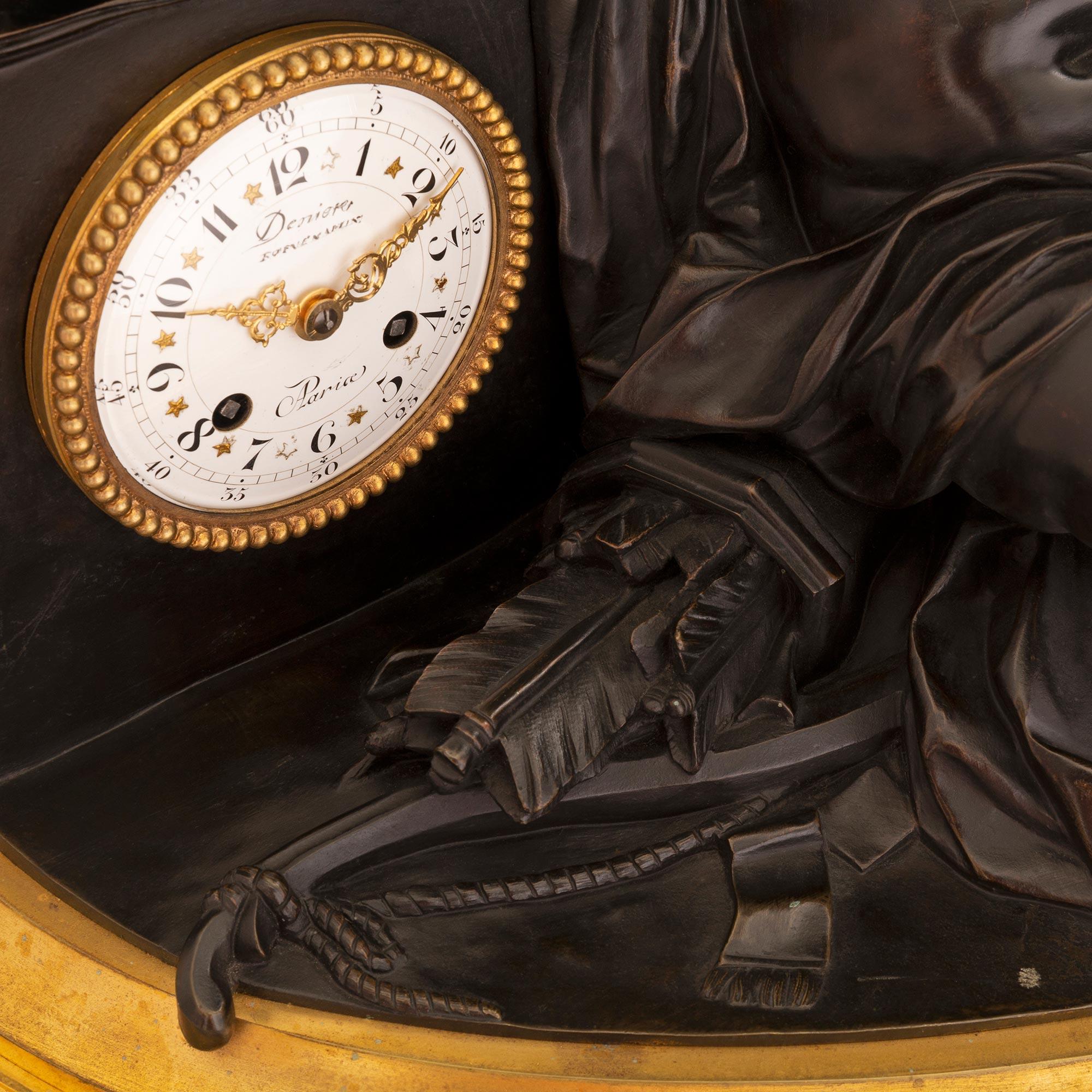 Uhr aus Goldbronze und patinierter Bronze im Louis-XVI-Stil, signiert von Deniere im Angebot 1