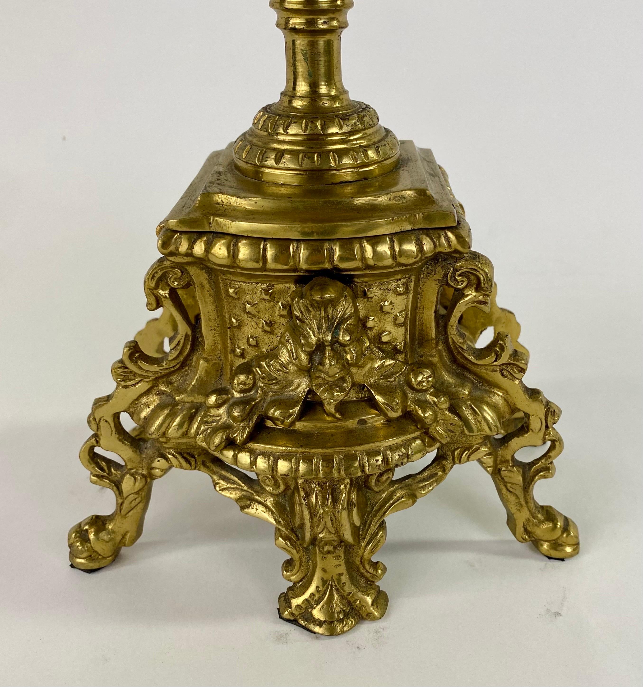 Französische Ormolu-Bronze-Kandelaber im Louis-XVI.-Stil mit 7 Armen, Paar  im Angebot 5