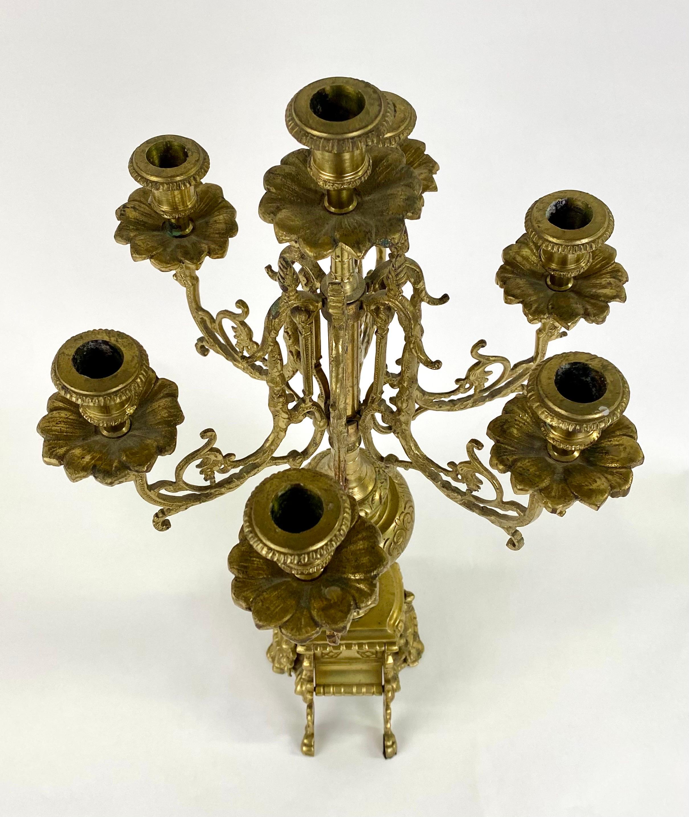 Französische Ormolu-Bronze-Kandelaber im Louis-XVI.-Stil mit 7 Armen, Paar  im Zustand „Gut“ im Angebot in Plainview, NY